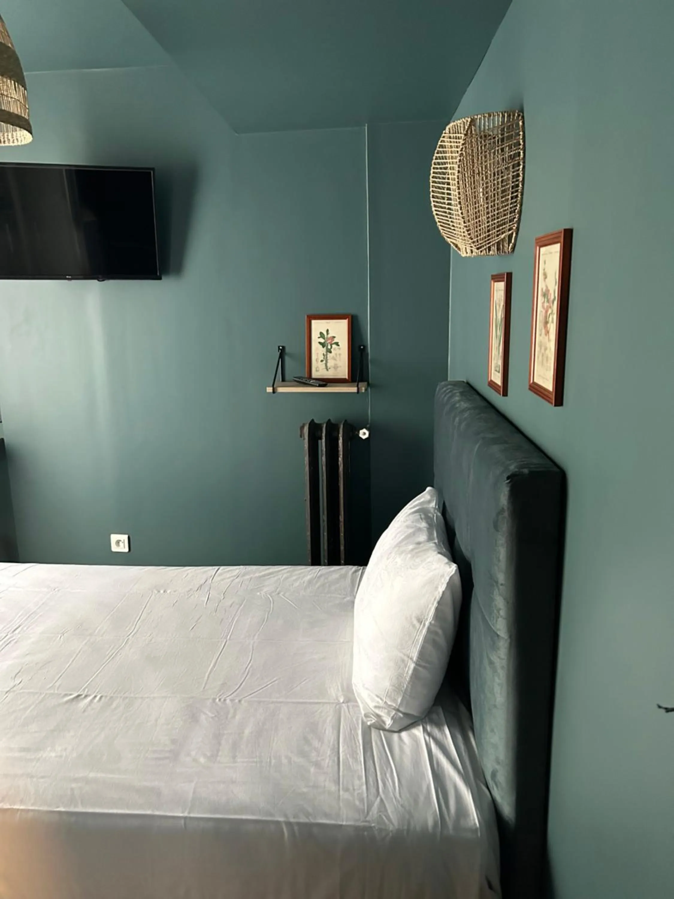 Single room with WC on landing - single occupancy in Hôtel Maât Etoile