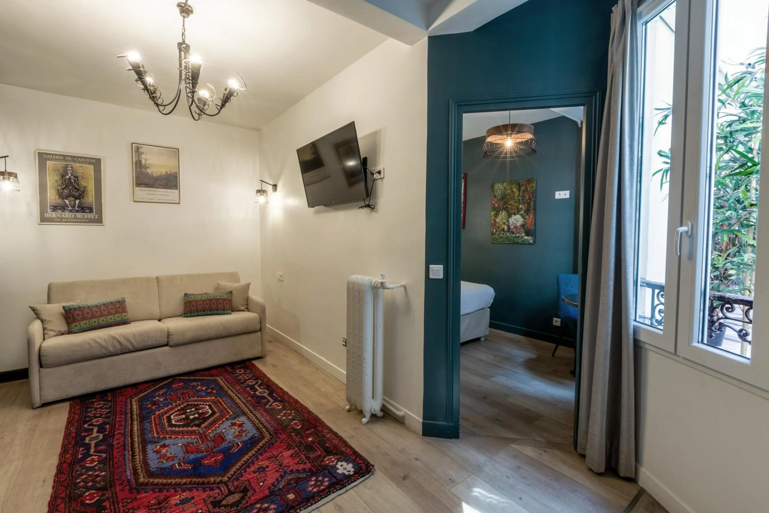 TV and multimedia in Hôtel Maât Etoile