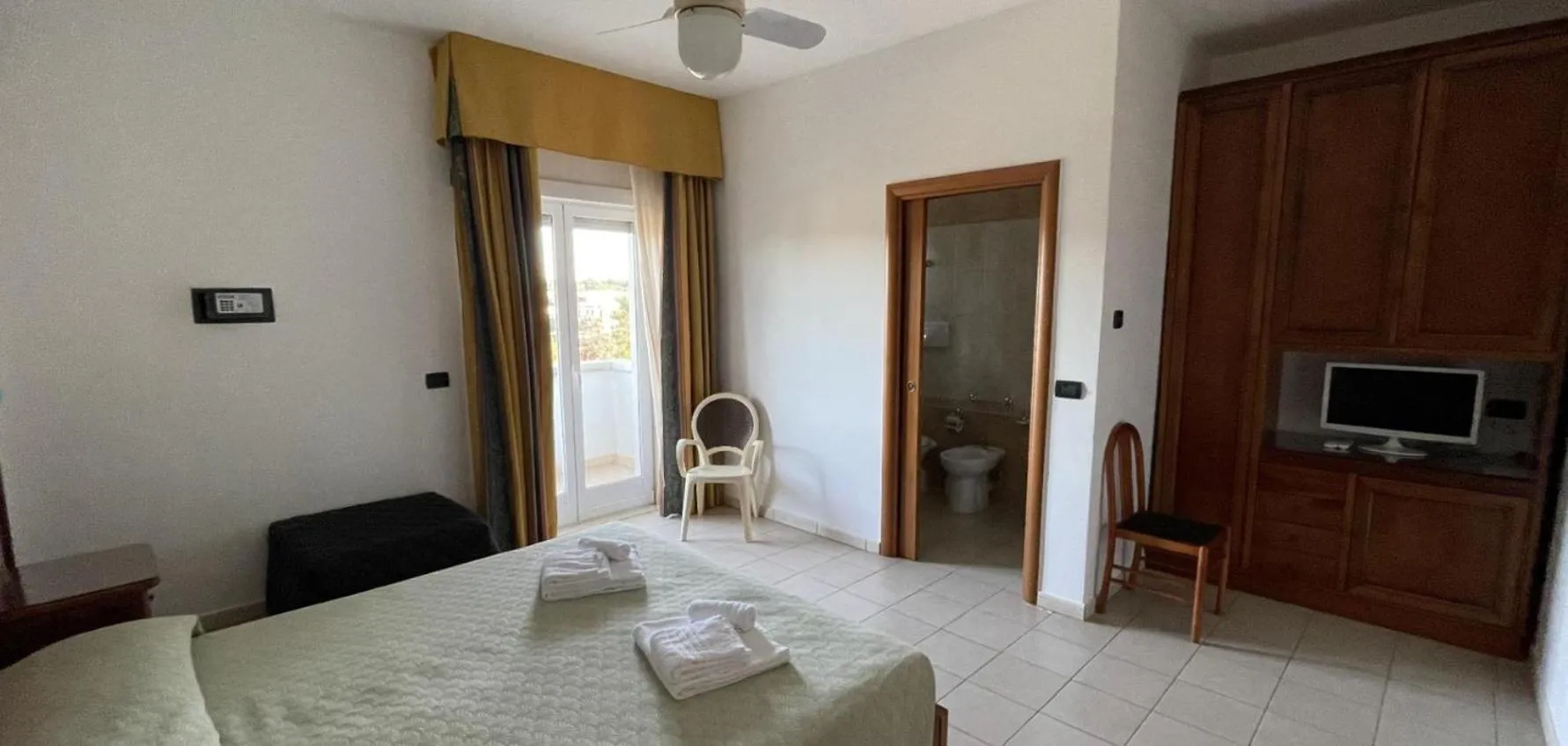 Bed in Hotel dei Bizantini & Villaggio Campo dei Messapi