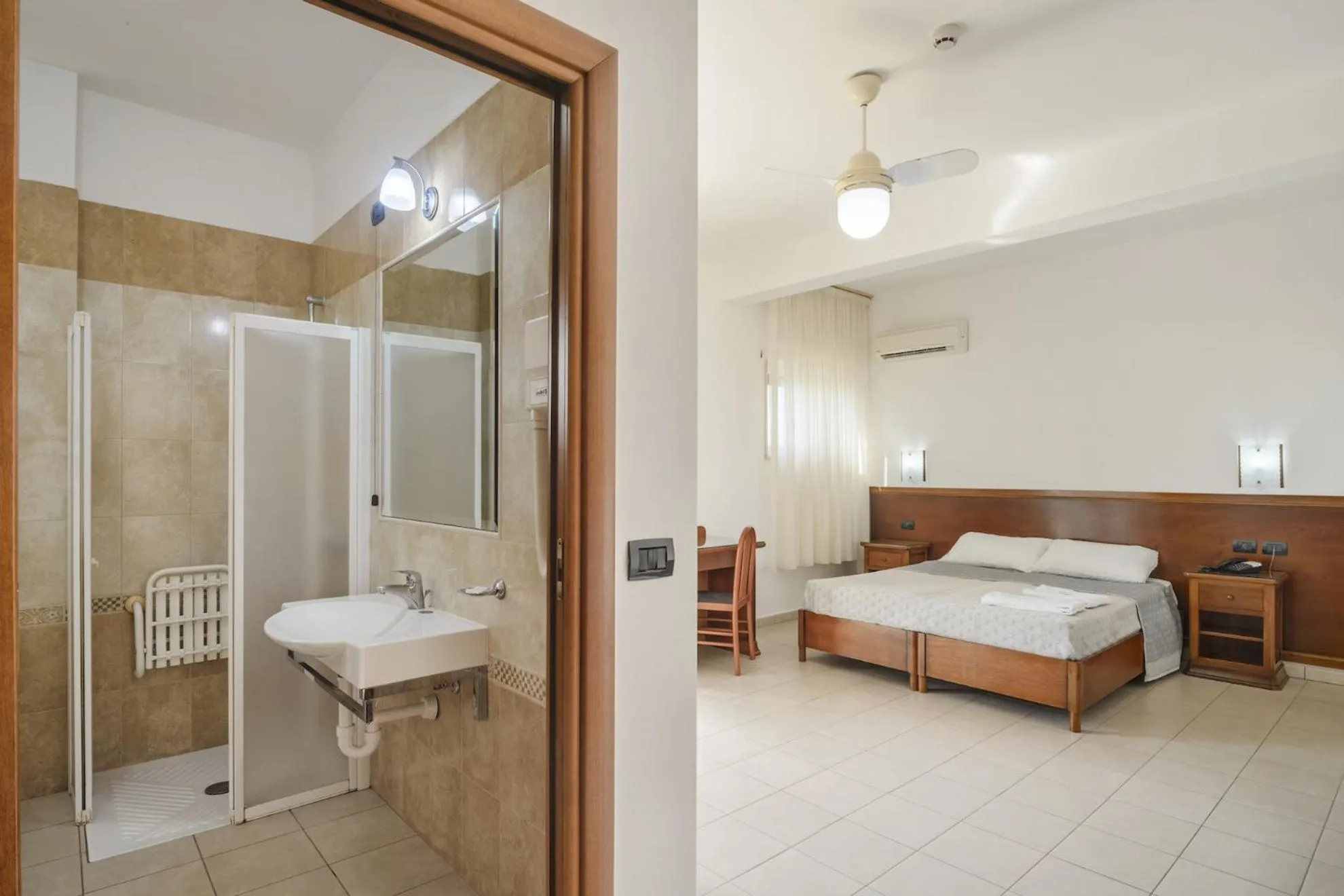 Bedroom, Bed in Hotel dei Bizantini & Villaggio Campo dei Messapi