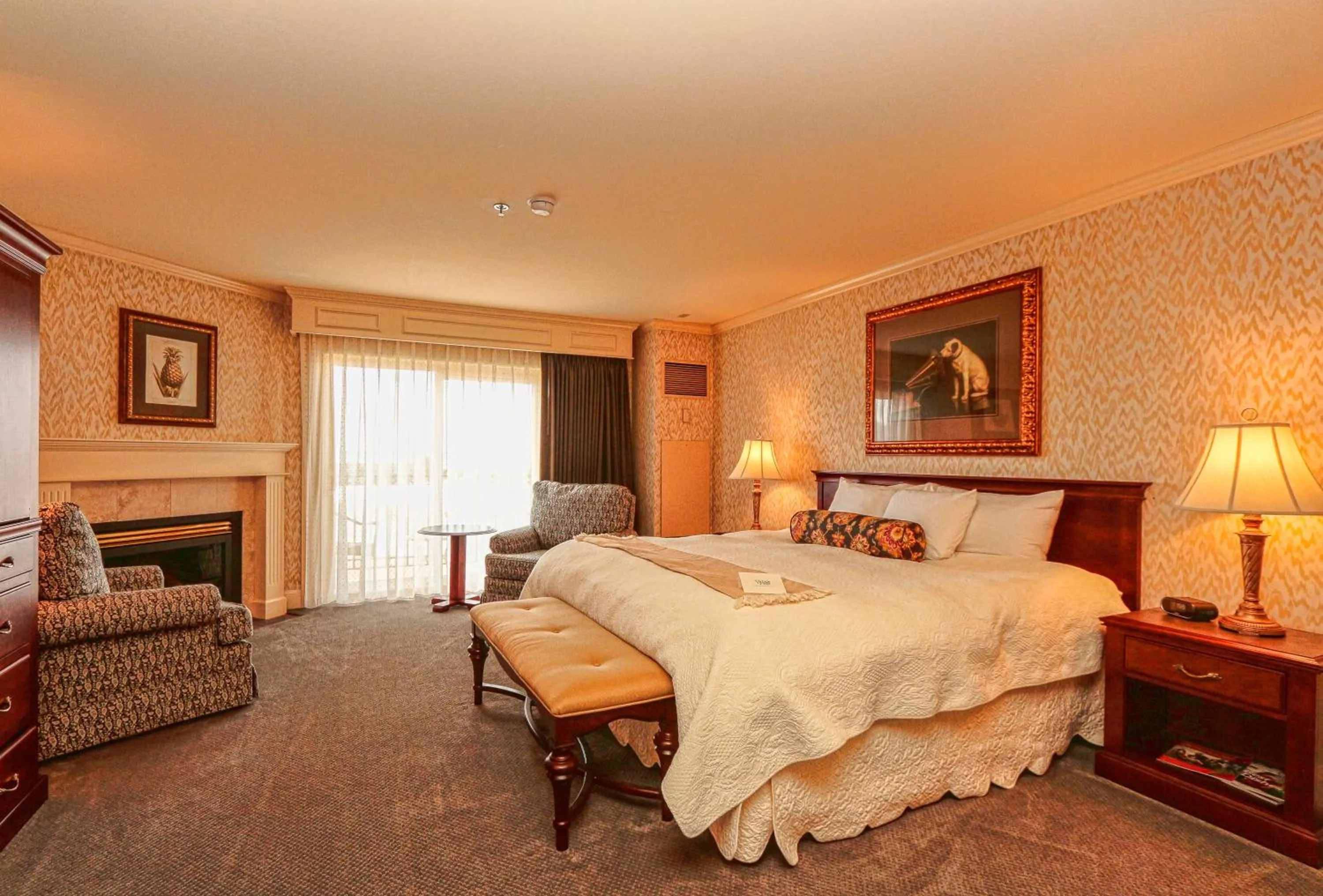 Bed in Fairhaven Village Inn