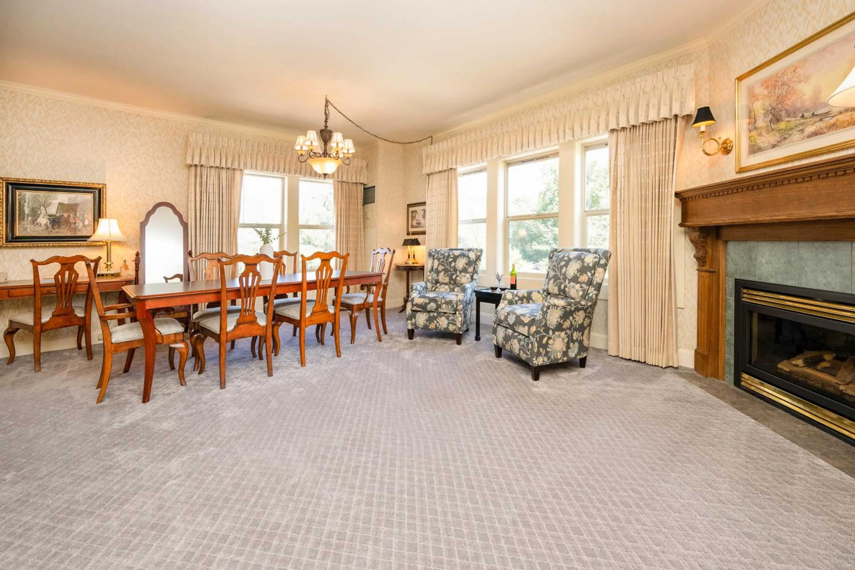 Living room in Fairhaven Village Inn