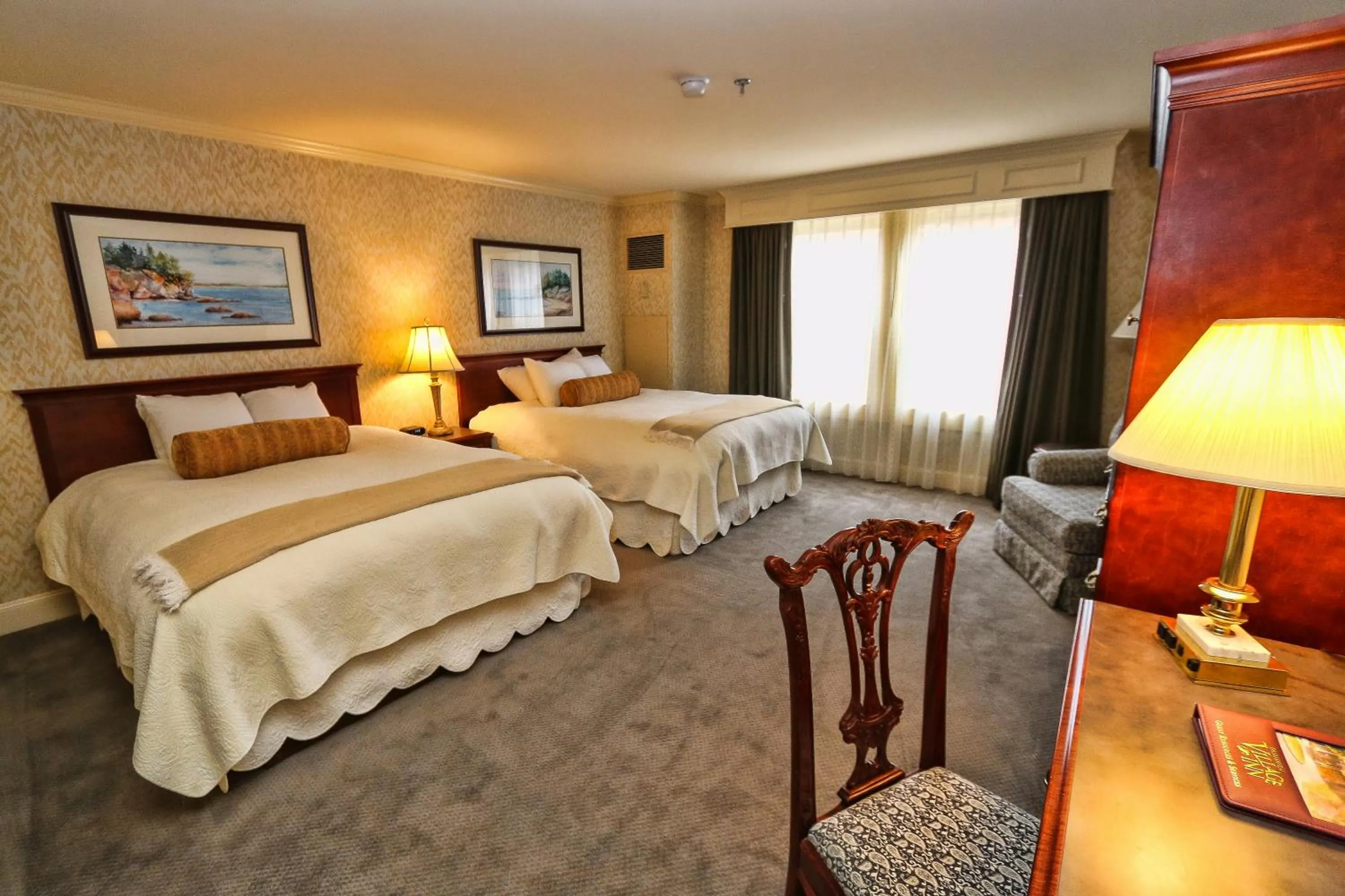 Bed in Fairhaven Village Inn