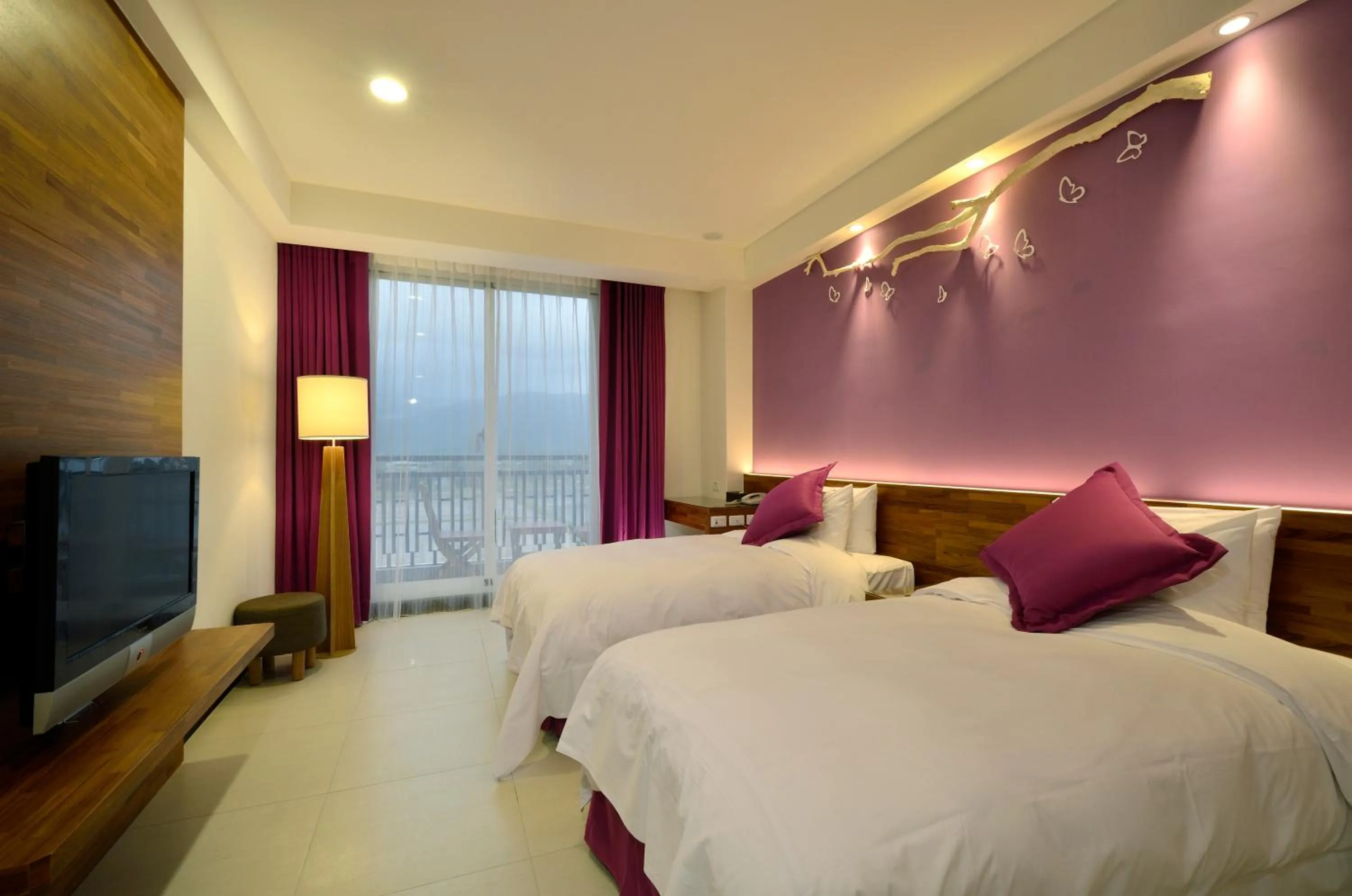 Photo of the whole room, Bed in J Resort