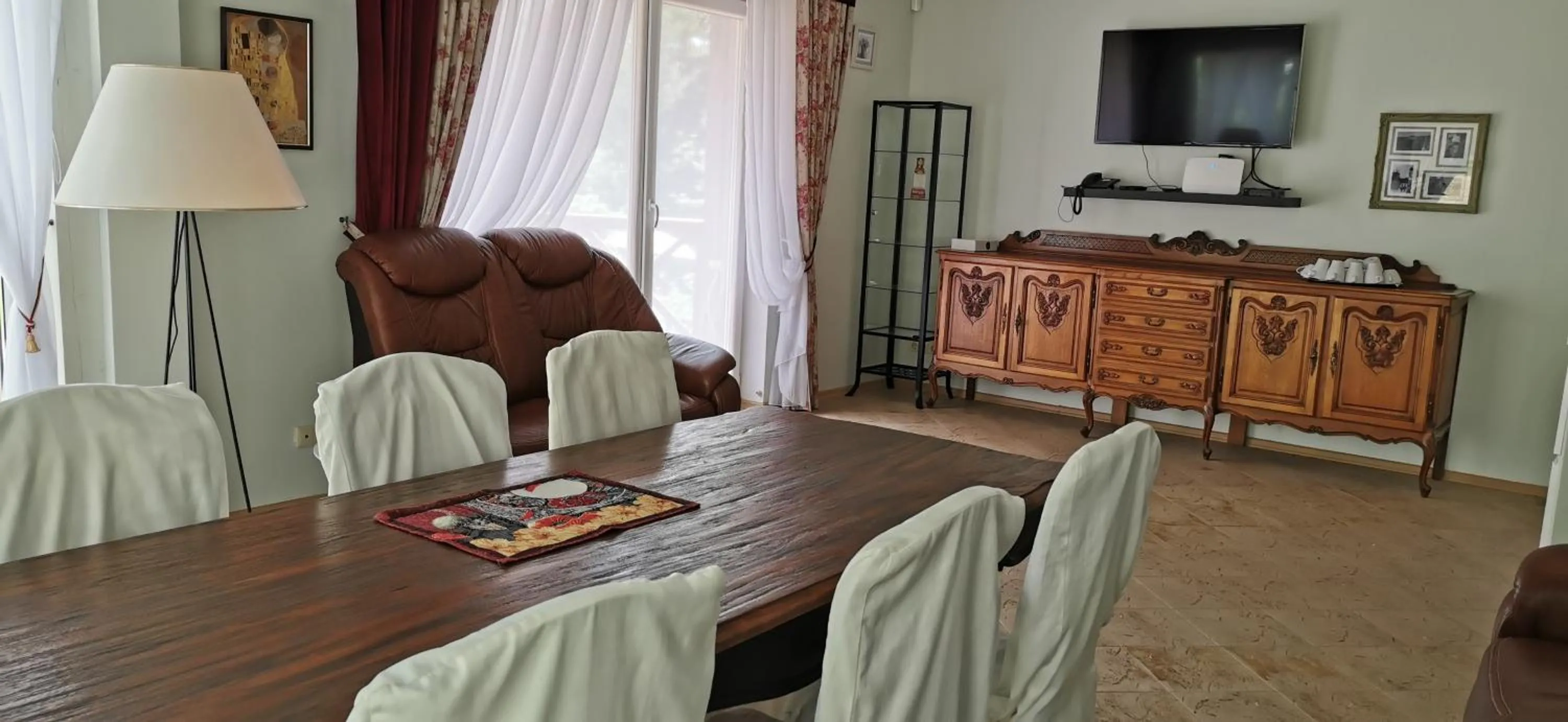 Seven-Bedroom House in Green Gile Villa in Druskininkai Center