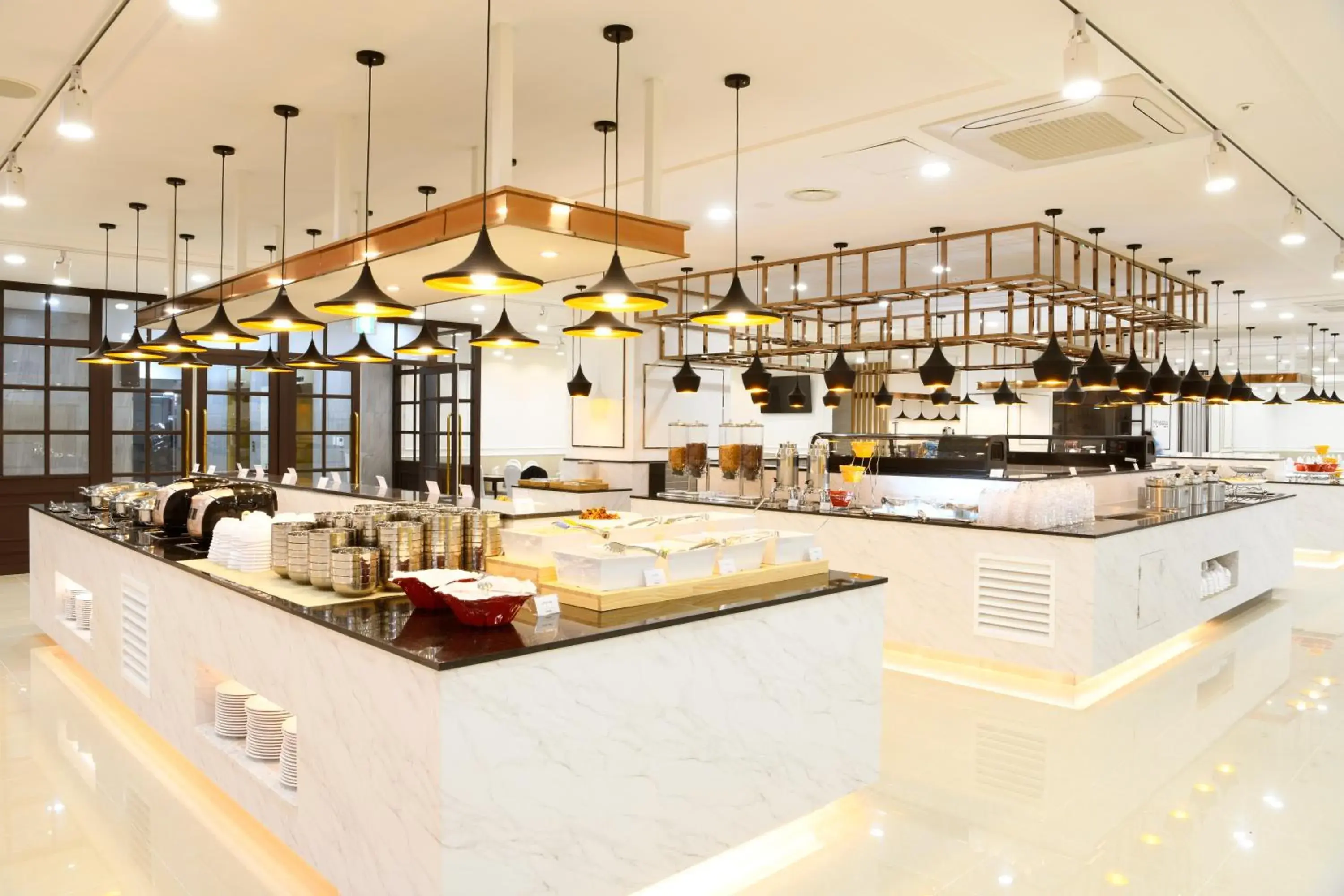 Restaurant/places to eat in Utop Marina Hotel & Resort Restaurant/places to eat in Utop Marina Hotel & Resort