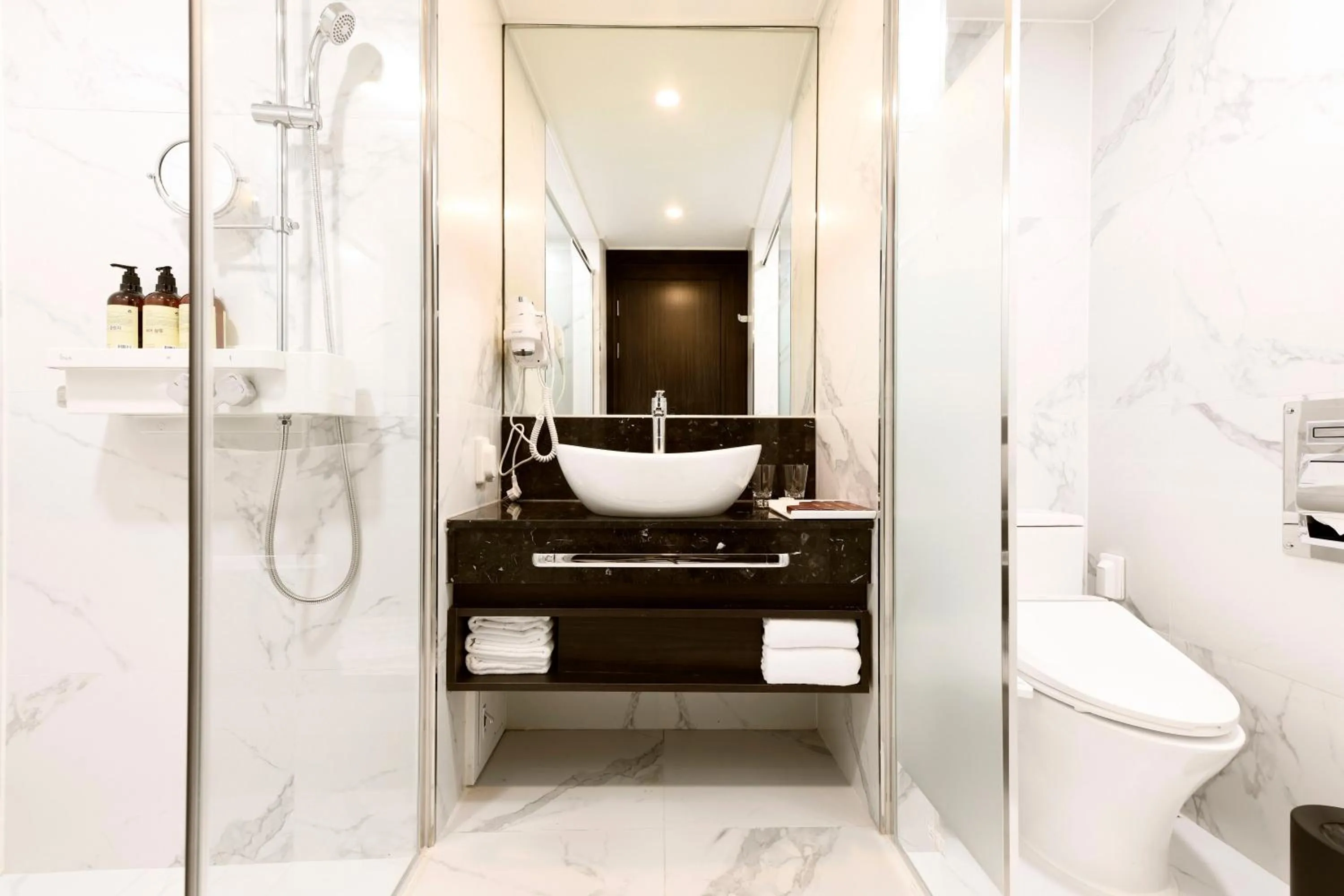 Shower in Utop Marina Hotel & Resort