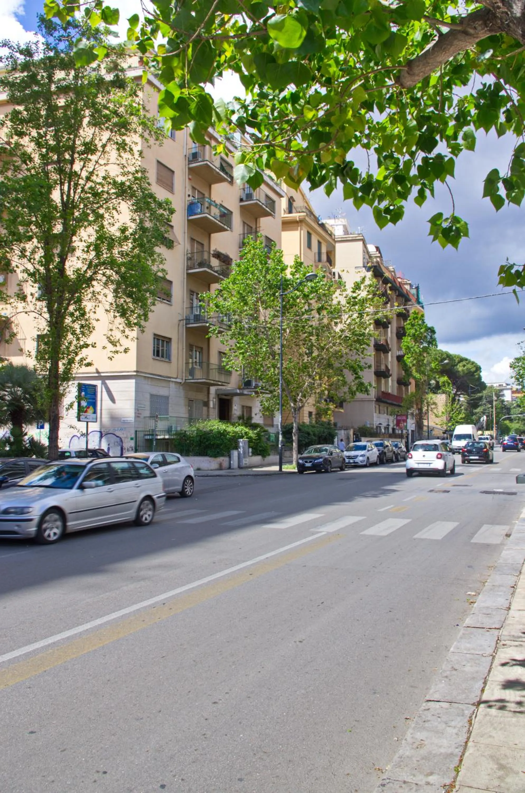 Street view in Olivarooms