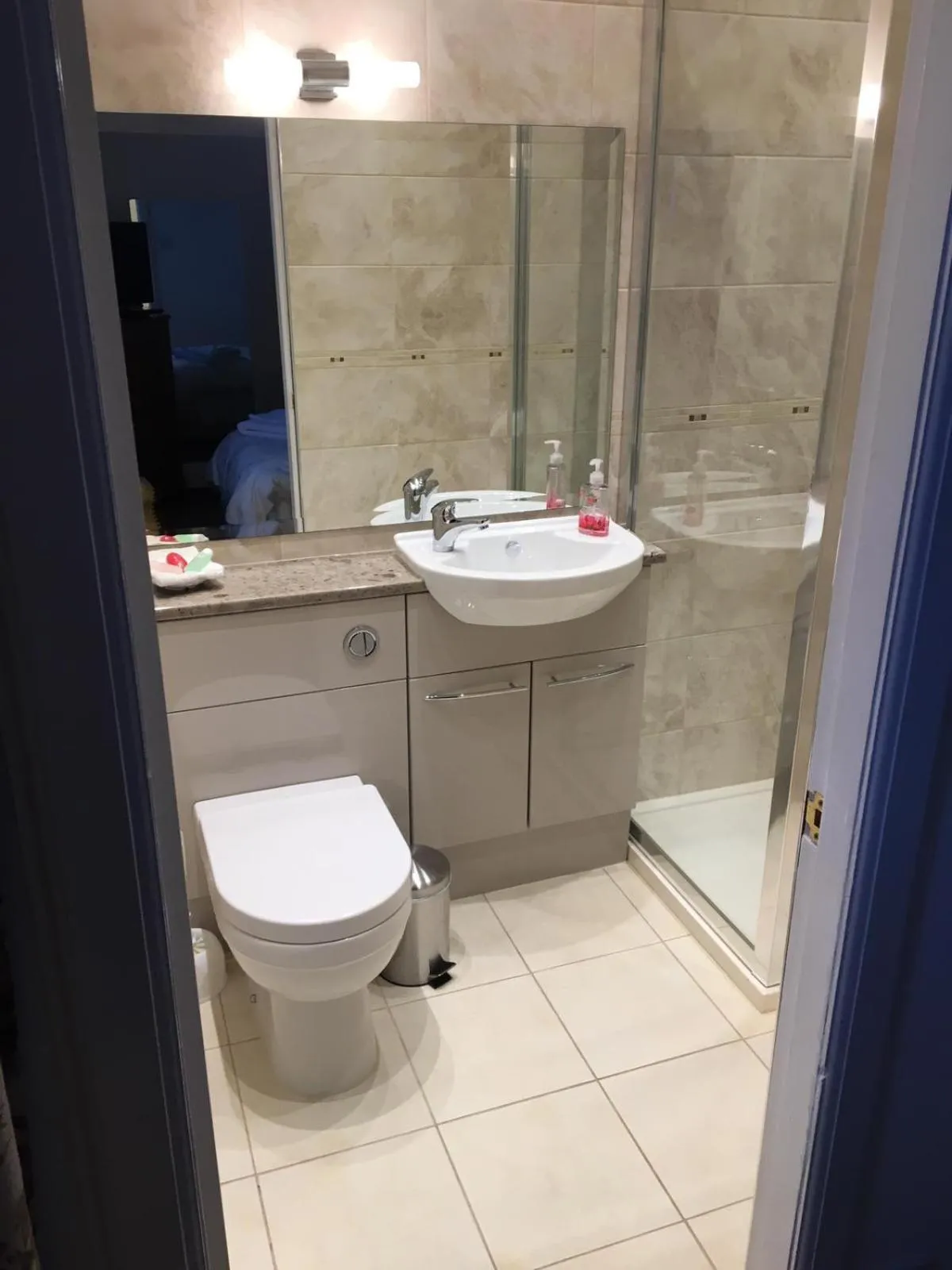 Shower in Ledgowan Lodge Hotel