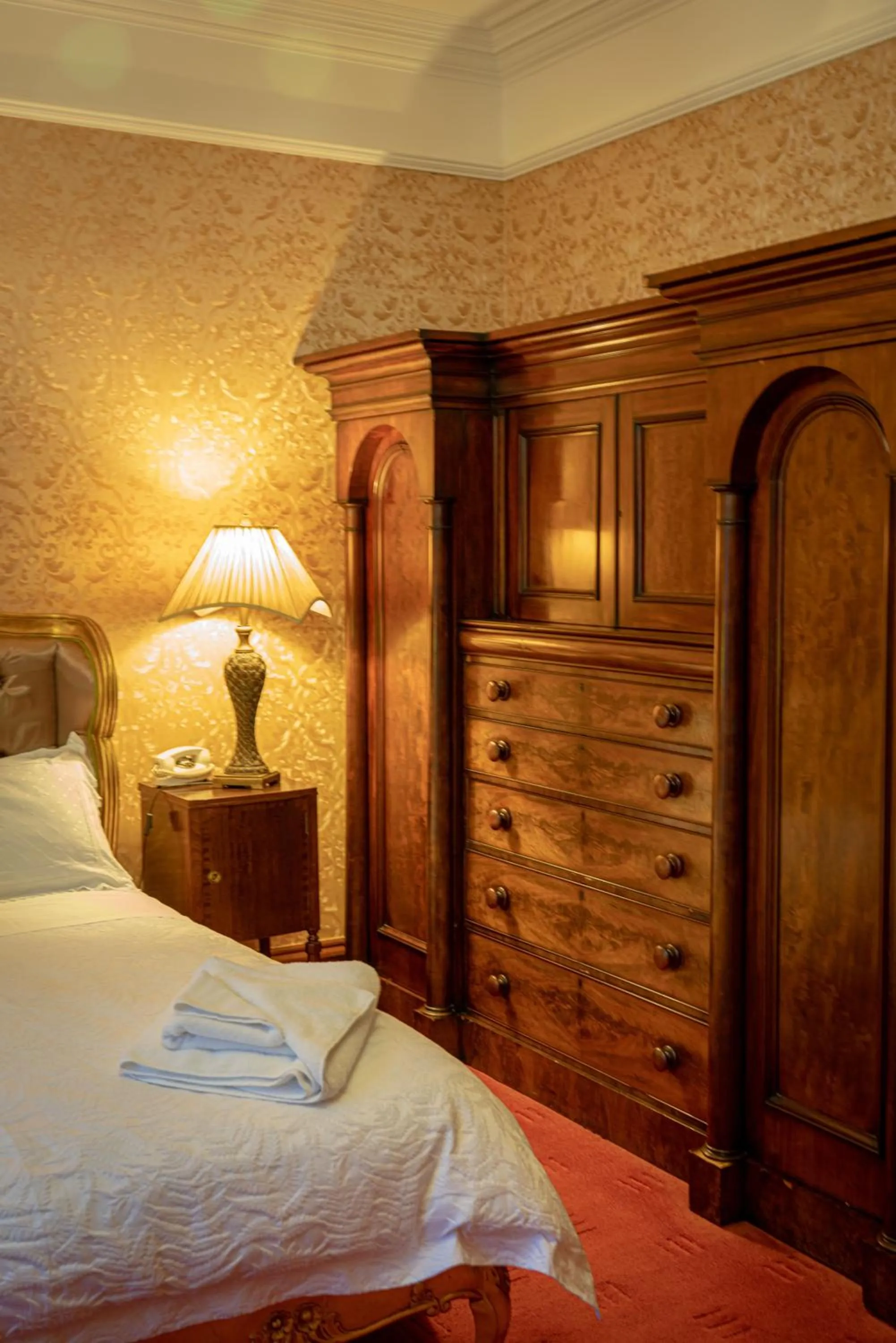 Bedroom, Bed in Ledgowan Lodge Hotel
