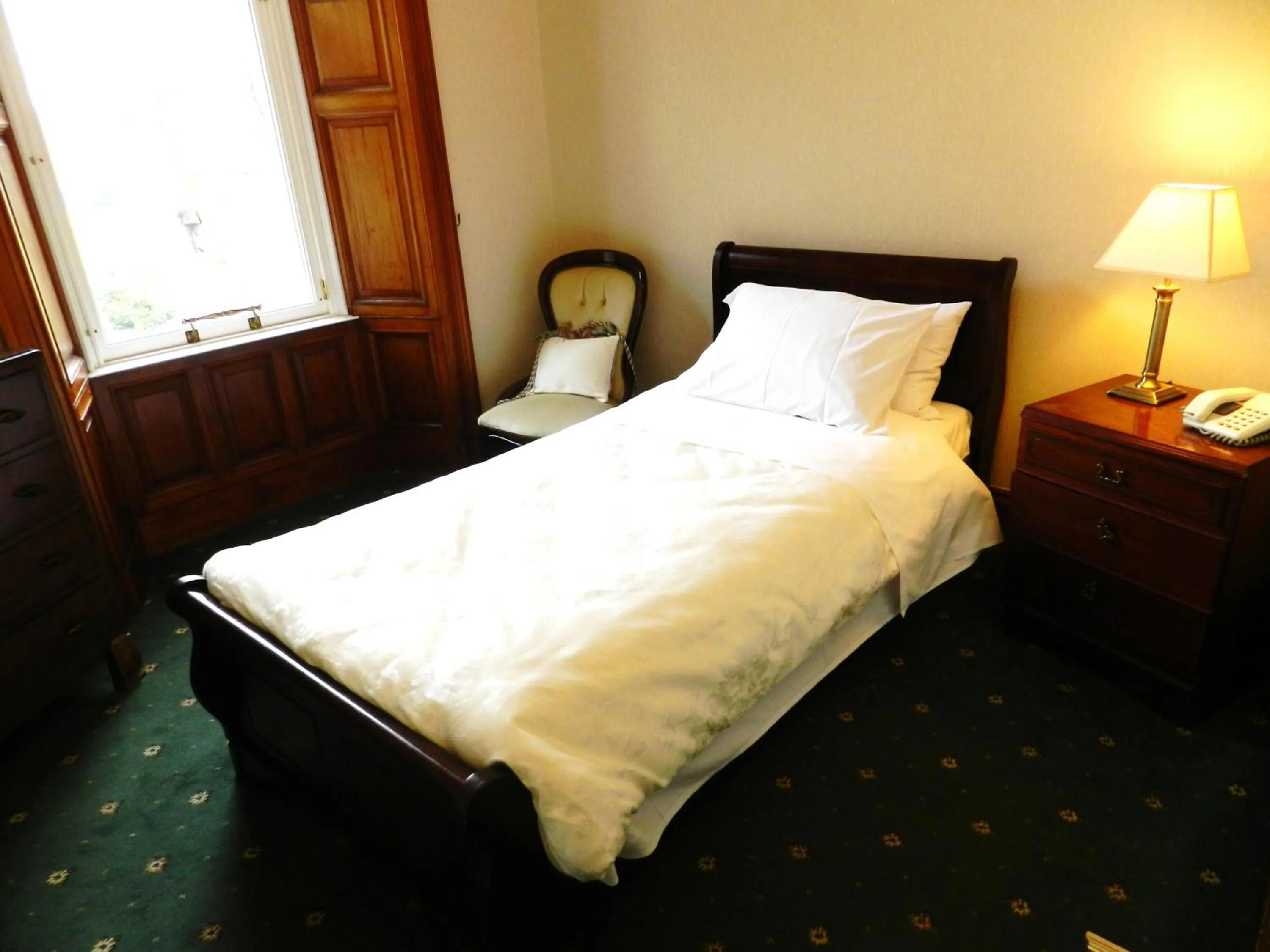 Bedroom, Bed in Ledgowan Lodge Hotel