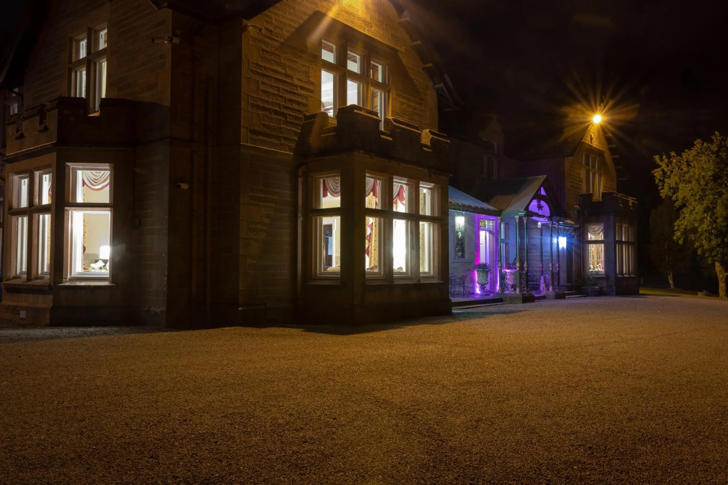 Property building in Ledgowan Lodge Hotel