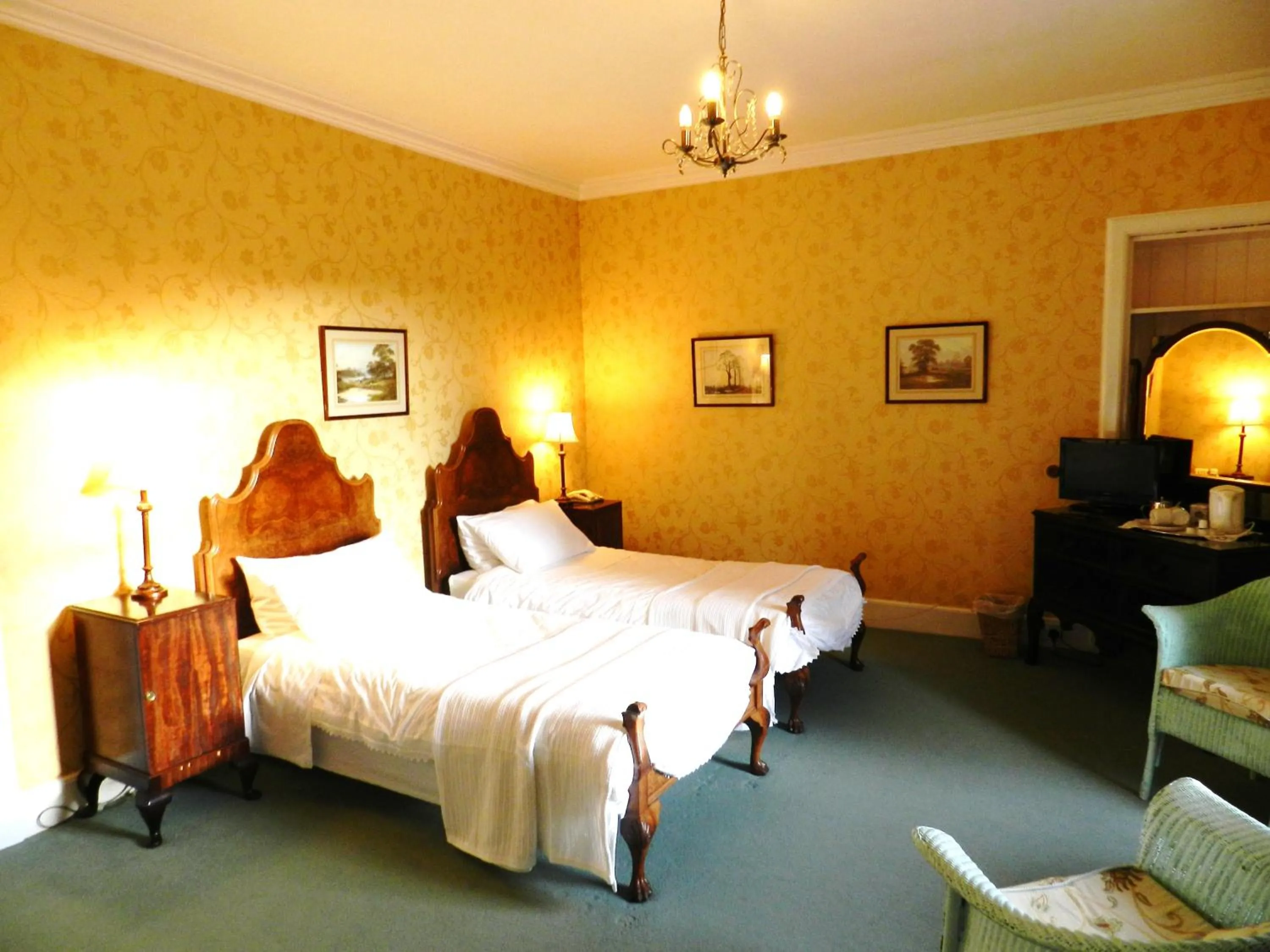 Bedroom, Bed in Ledgowan Lodge Hotel