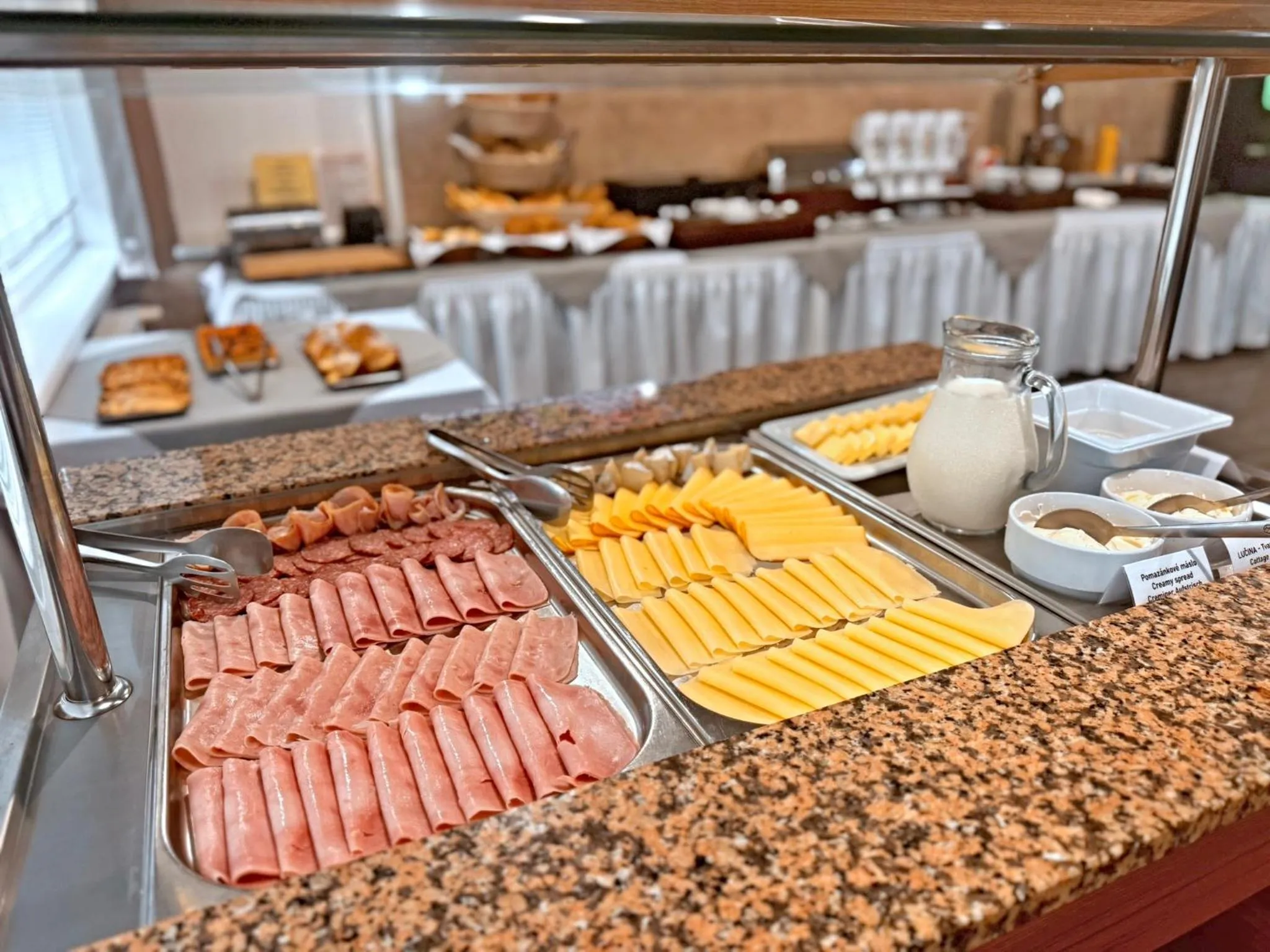 Restaurant/places to eat in PATRIA HOTEL