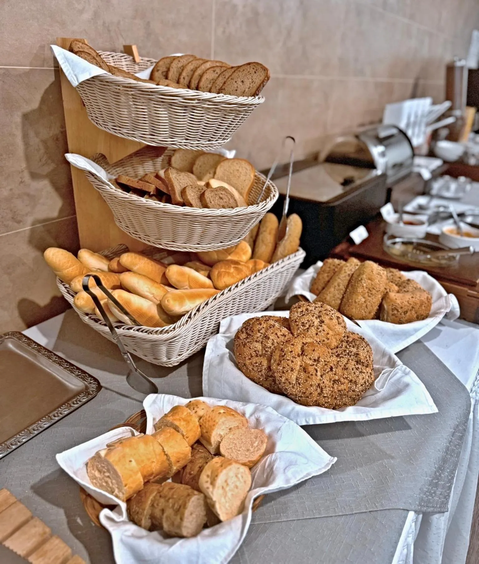 Restaurant/places to eat in PATRIA HOTEL