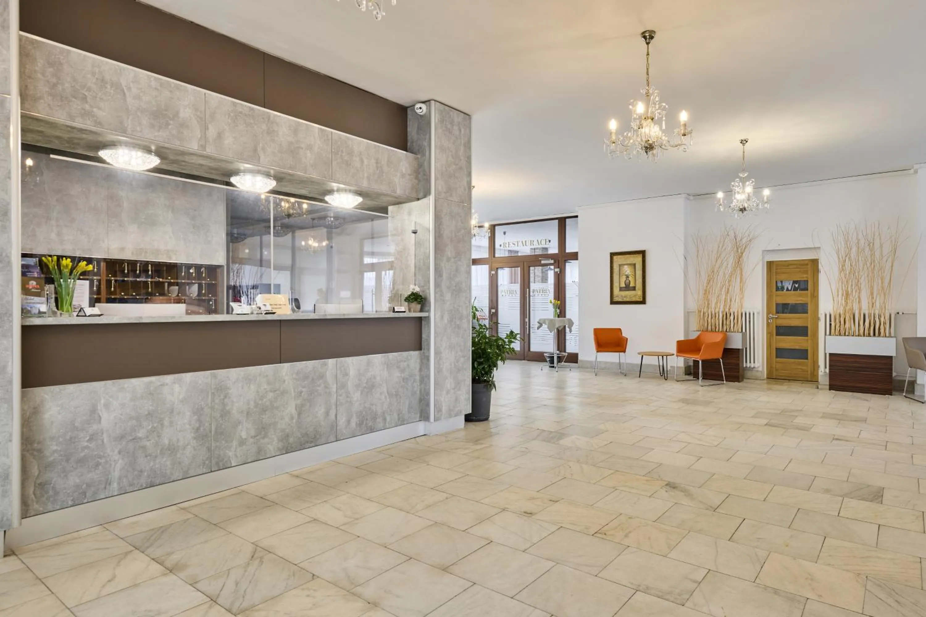Lobby or reception in PATRIA HOTEL