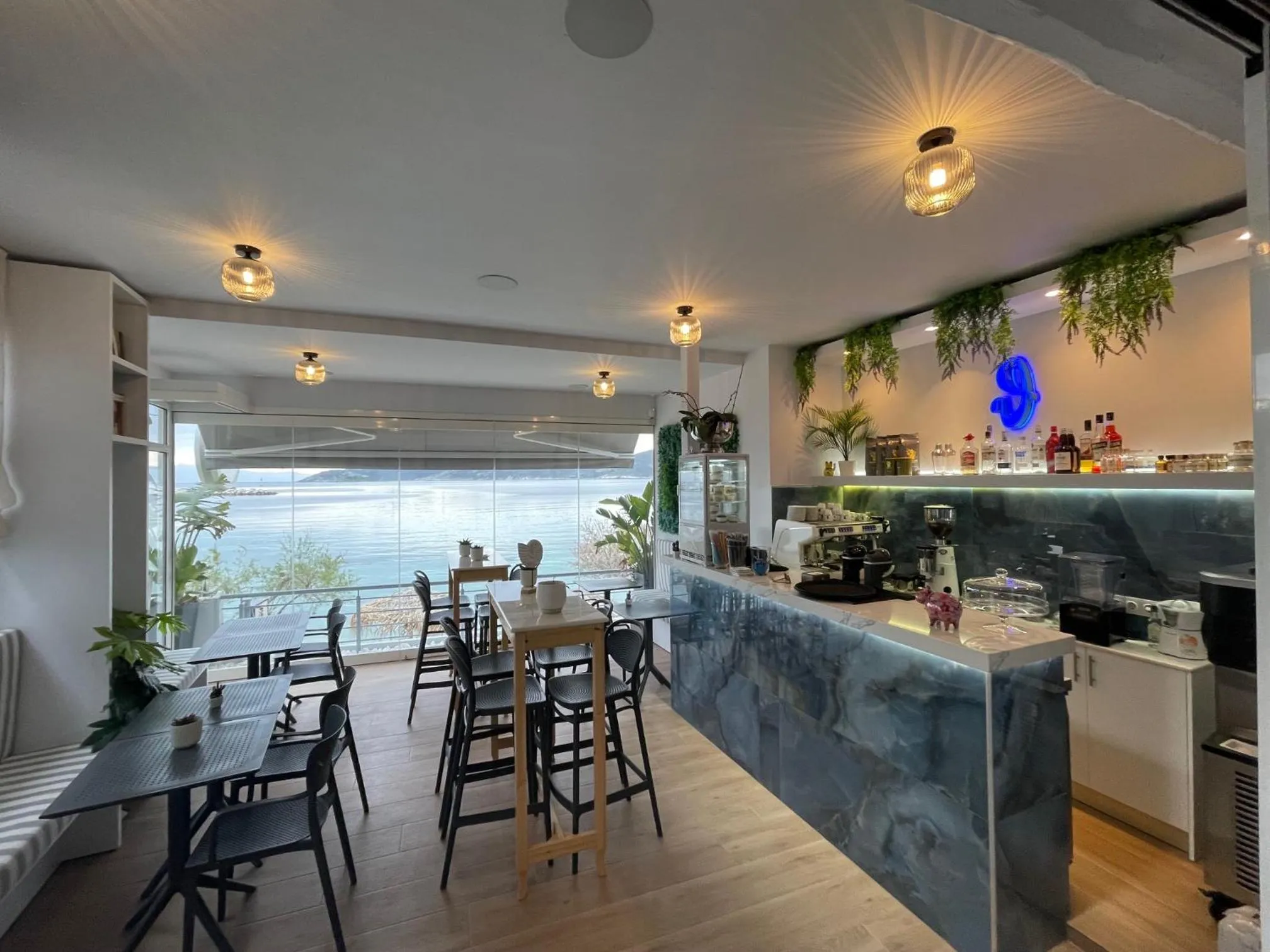 Restaurant/places to eat in Thalassa view