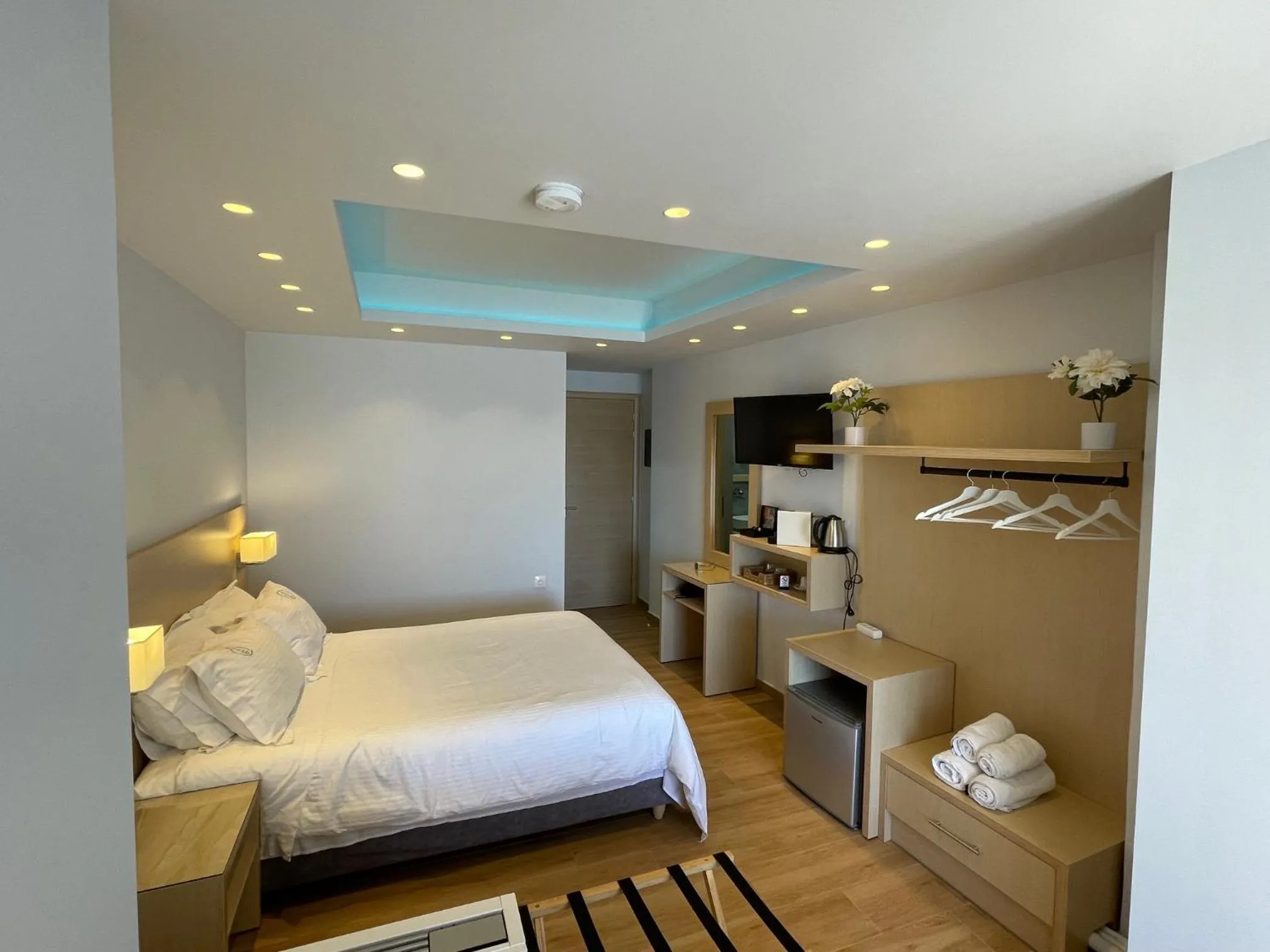 Bed in Thalassa view