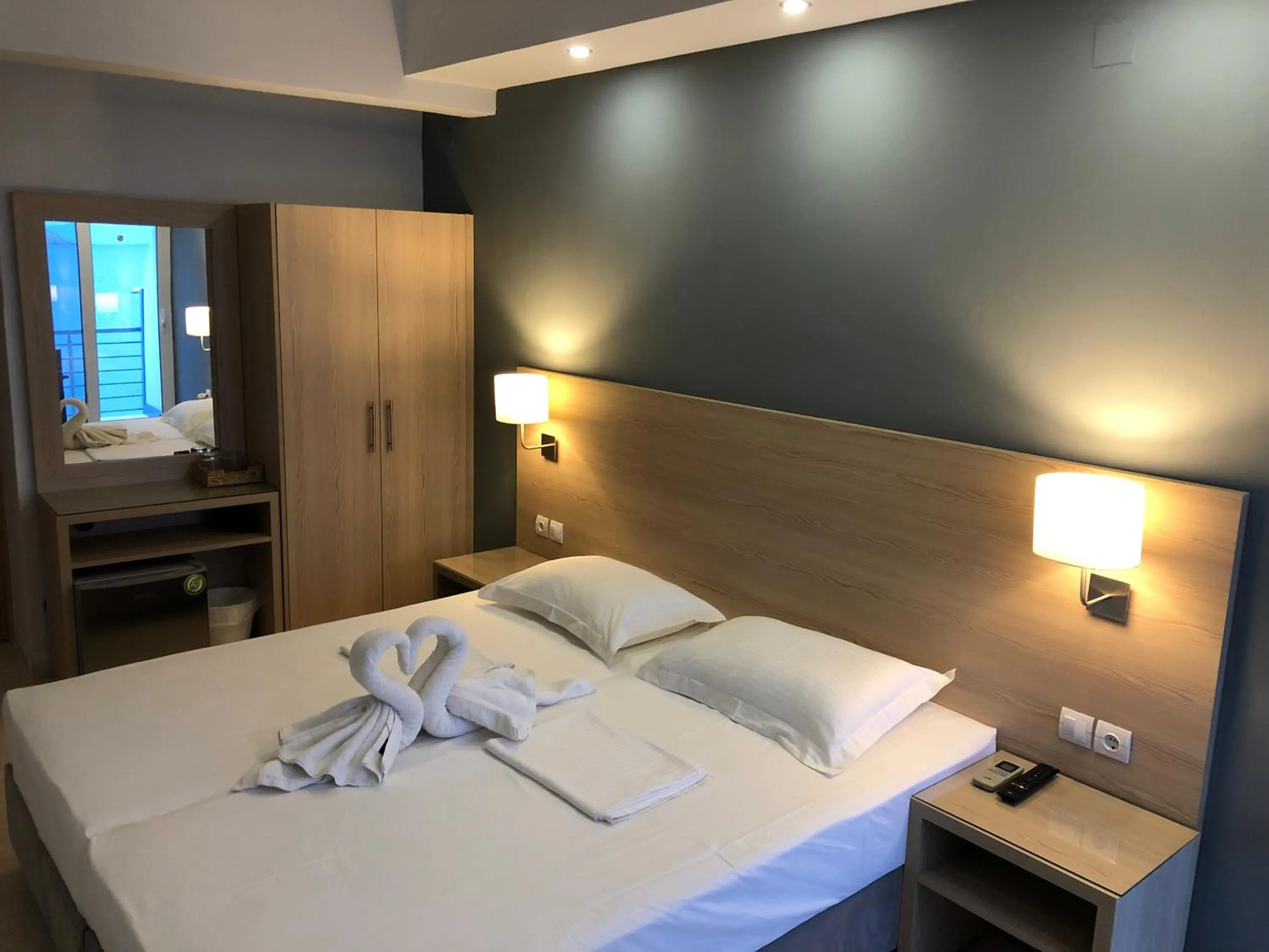 Bed in Thalassa view