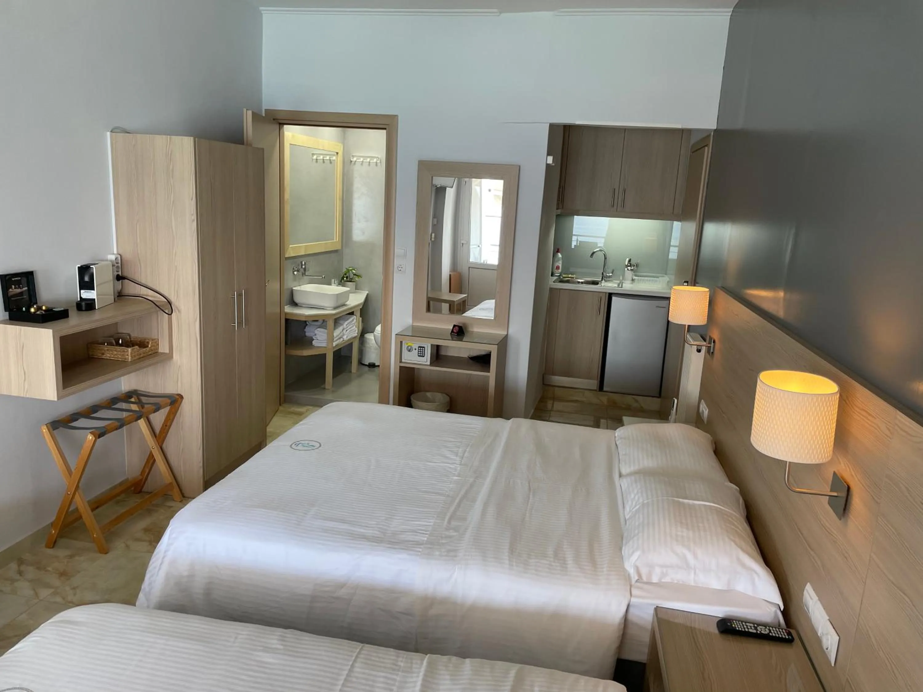 Bed in Thalassa view