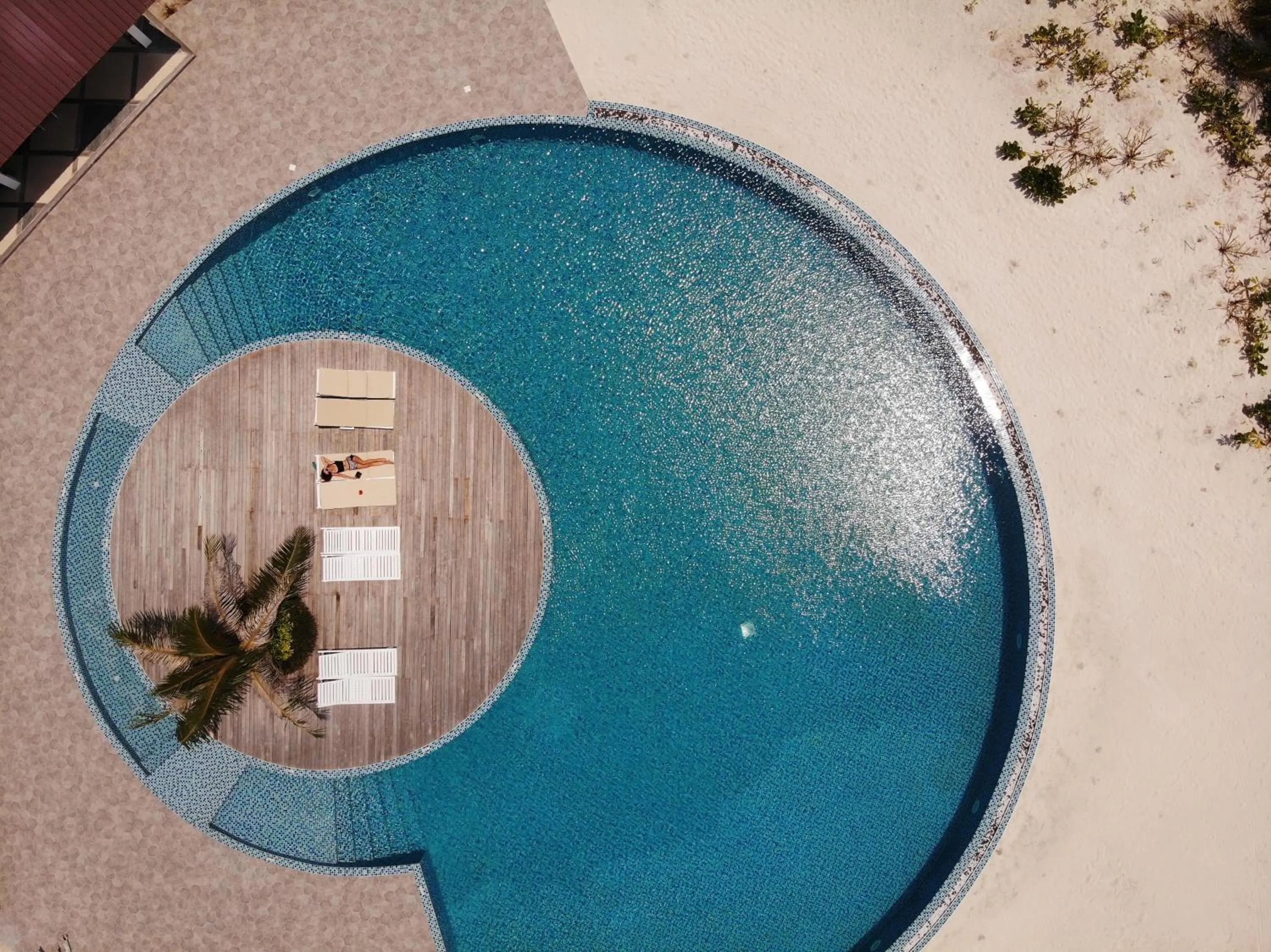 Swimming pool in Hondaafushi Island Resort