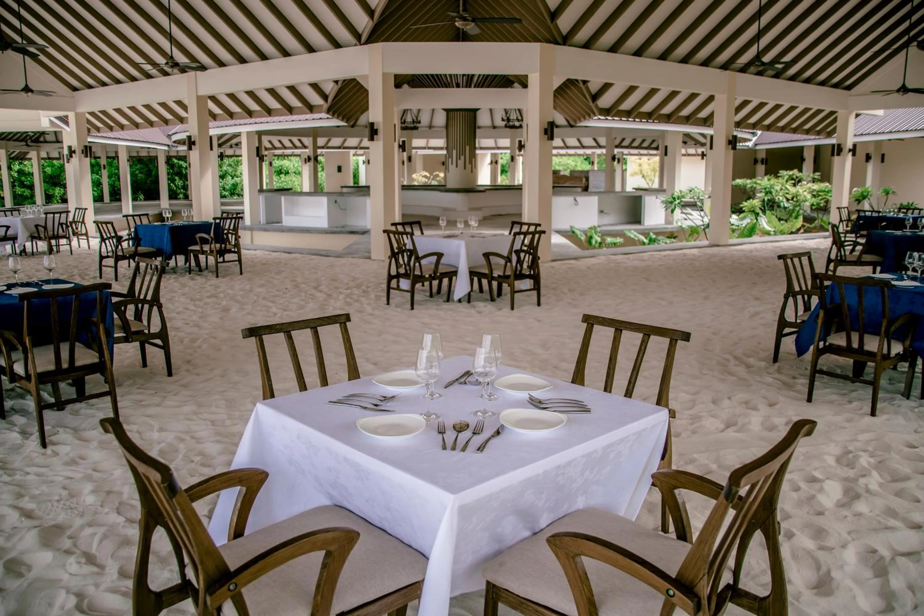 Restaurant/places to eat in Hondaafushi Island Resort