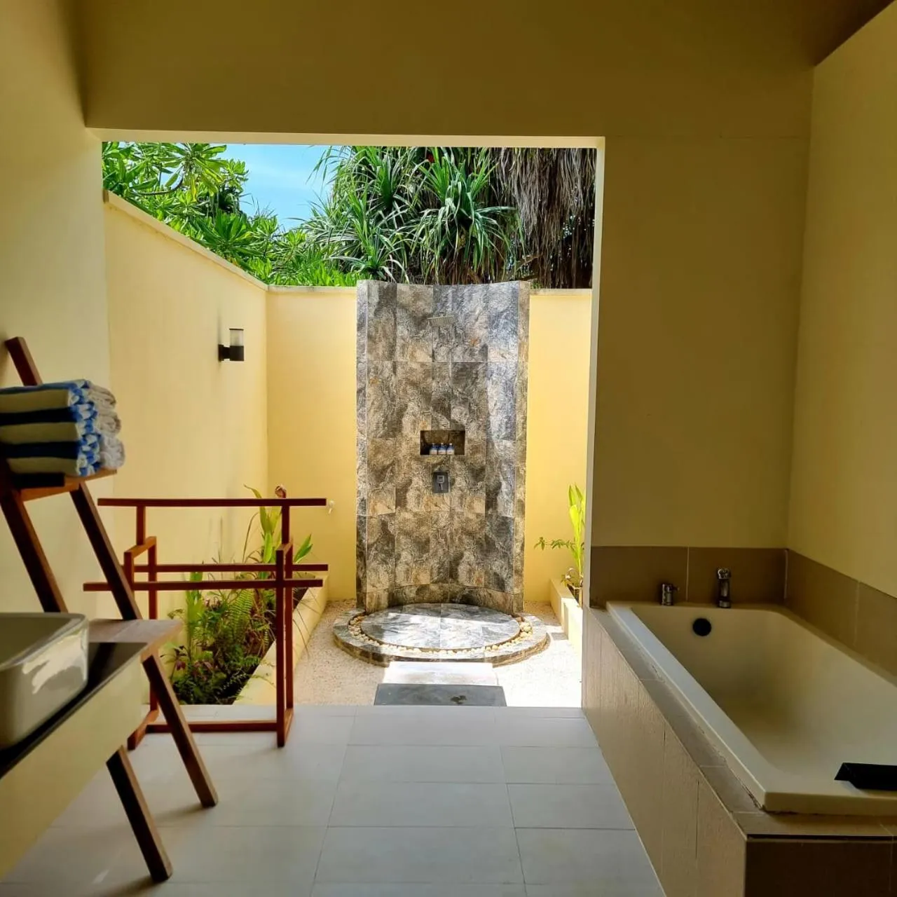 Bathroom in Hondaafushi Island Resort