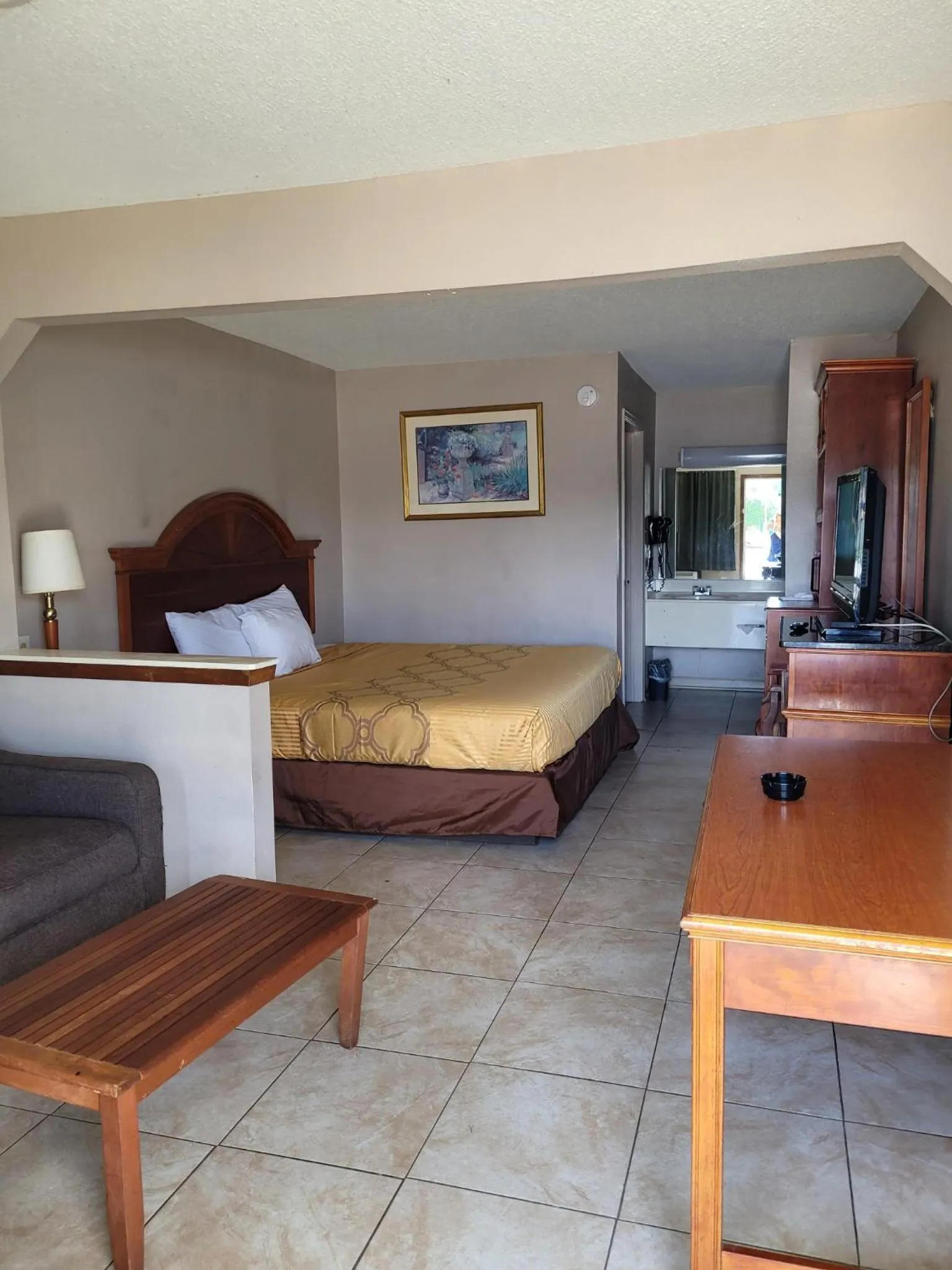 Photo of the whole room, Bed in Highland Inn Denham Springs Baton Rouge East