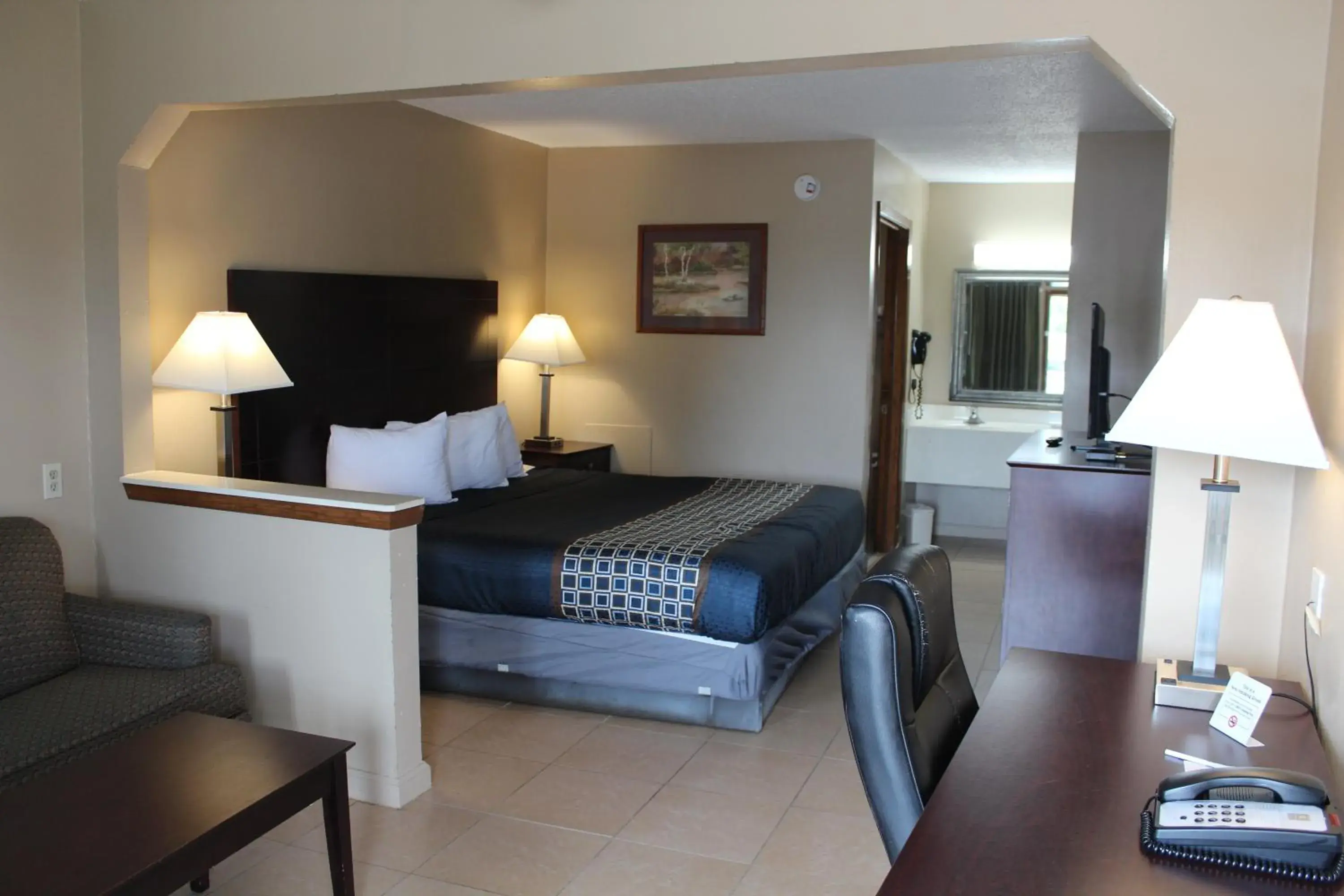 Photo of the whole room, Bed in Highland Inn Denham Springs Baton Rouge East Photo of the whole room, Bed in Highland Inn Denham Springs Baton Rouge East