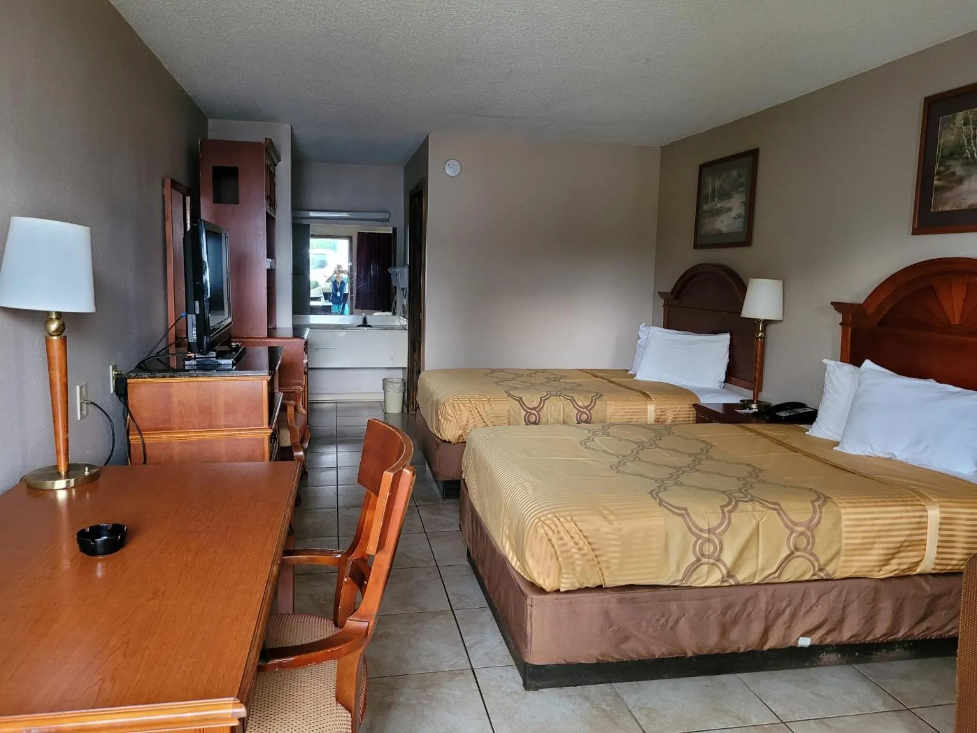 Photo of the whole room, Bed in Highland Inn Denham Springs Baton Rouge East