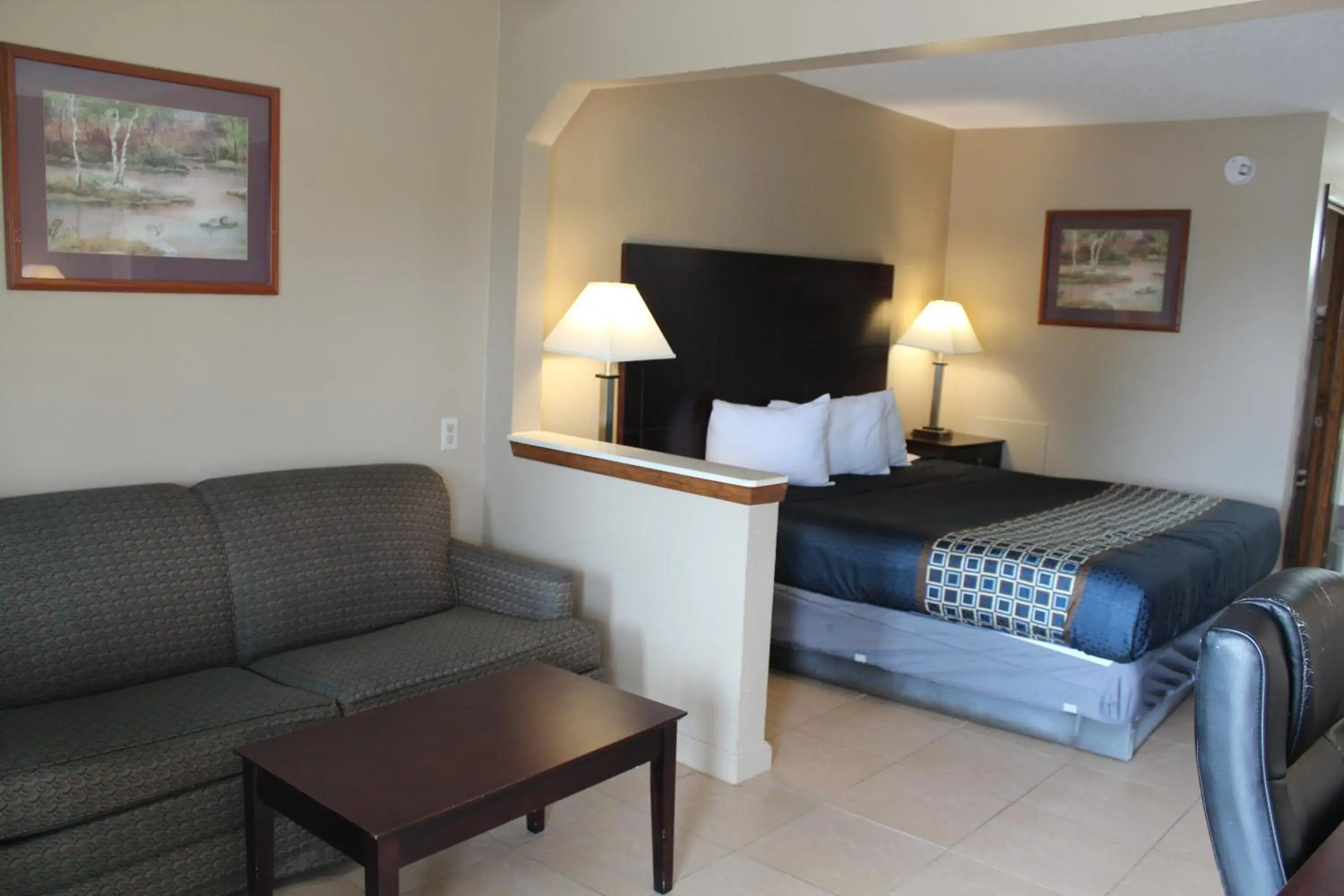 Photo of the whole room in Highland Inn Denham Springs Baton Rouge East Photo of the whole room in Highland Inn Denham Springs Baton Rouge East