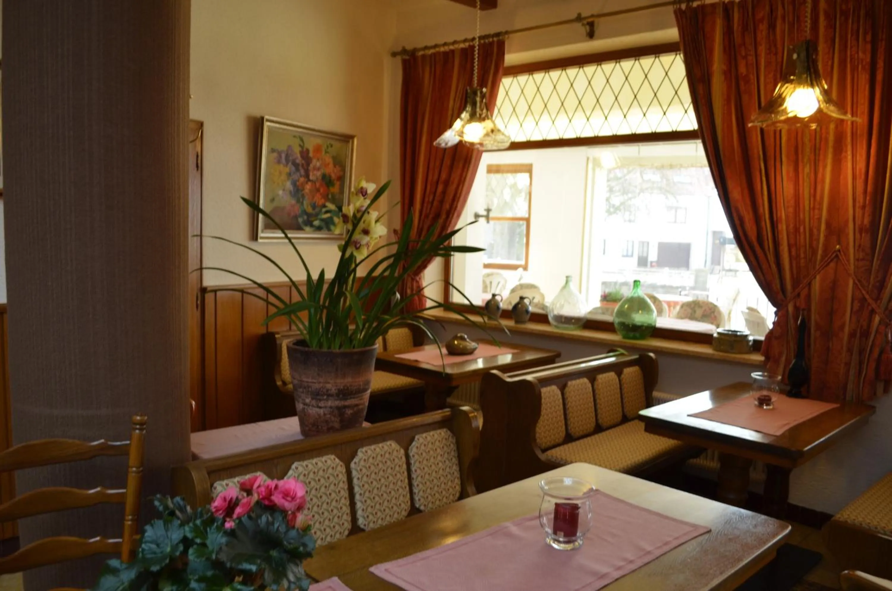 Restaurant/places to eat in Hotel Kinnen