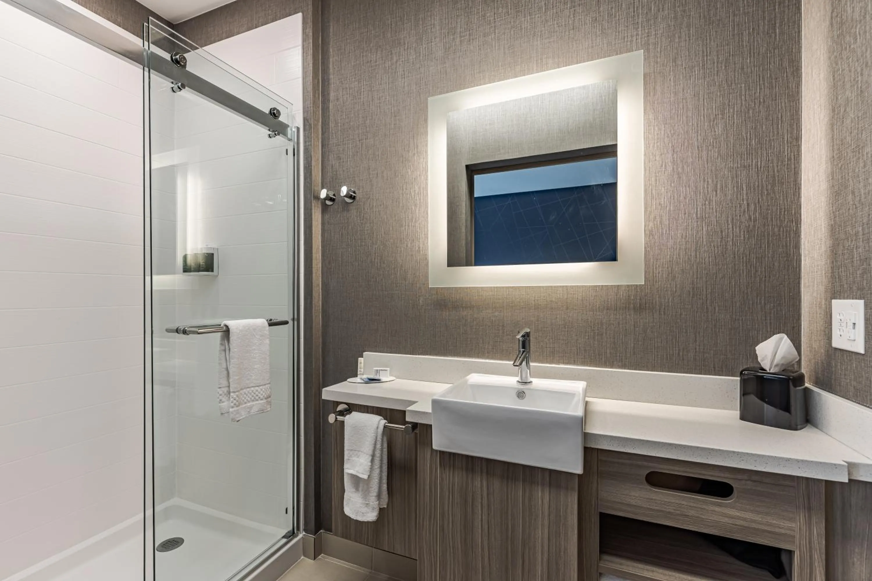 Bathroom in SpringHill Suites by Marriott Fort Wayne North