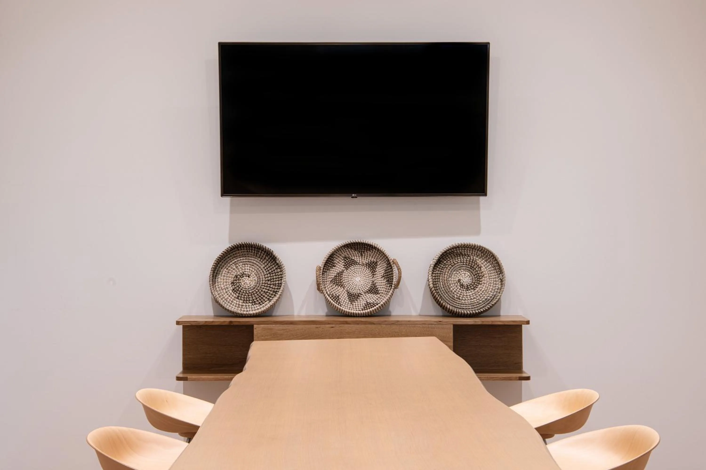 Photo of the whole room in Element Scottsdale at SkySong