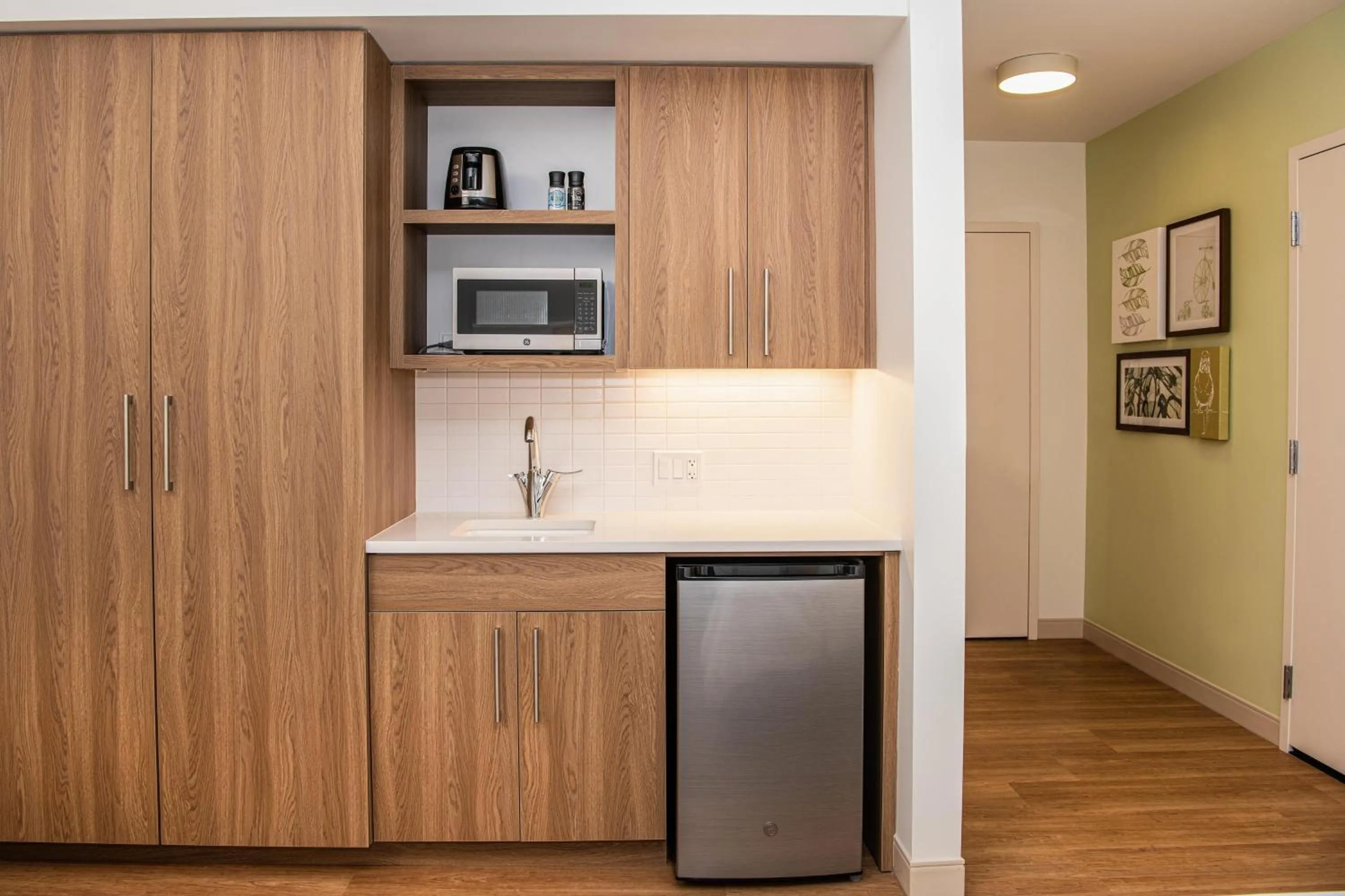 Kitchen or kitchenette in Element Scottsdale at SkySong