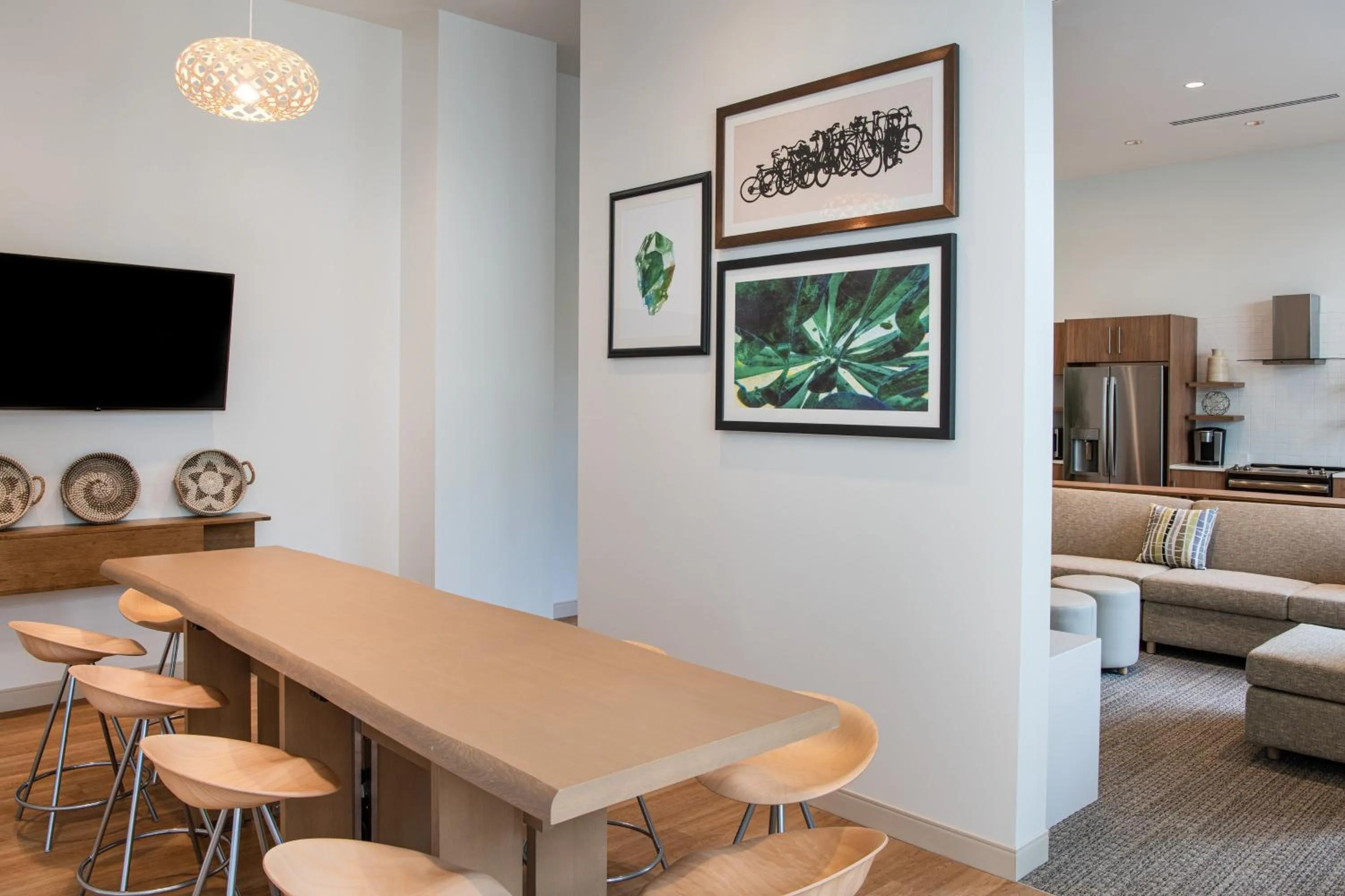 Photo of the whole room in Element Scottsdale at SkySong