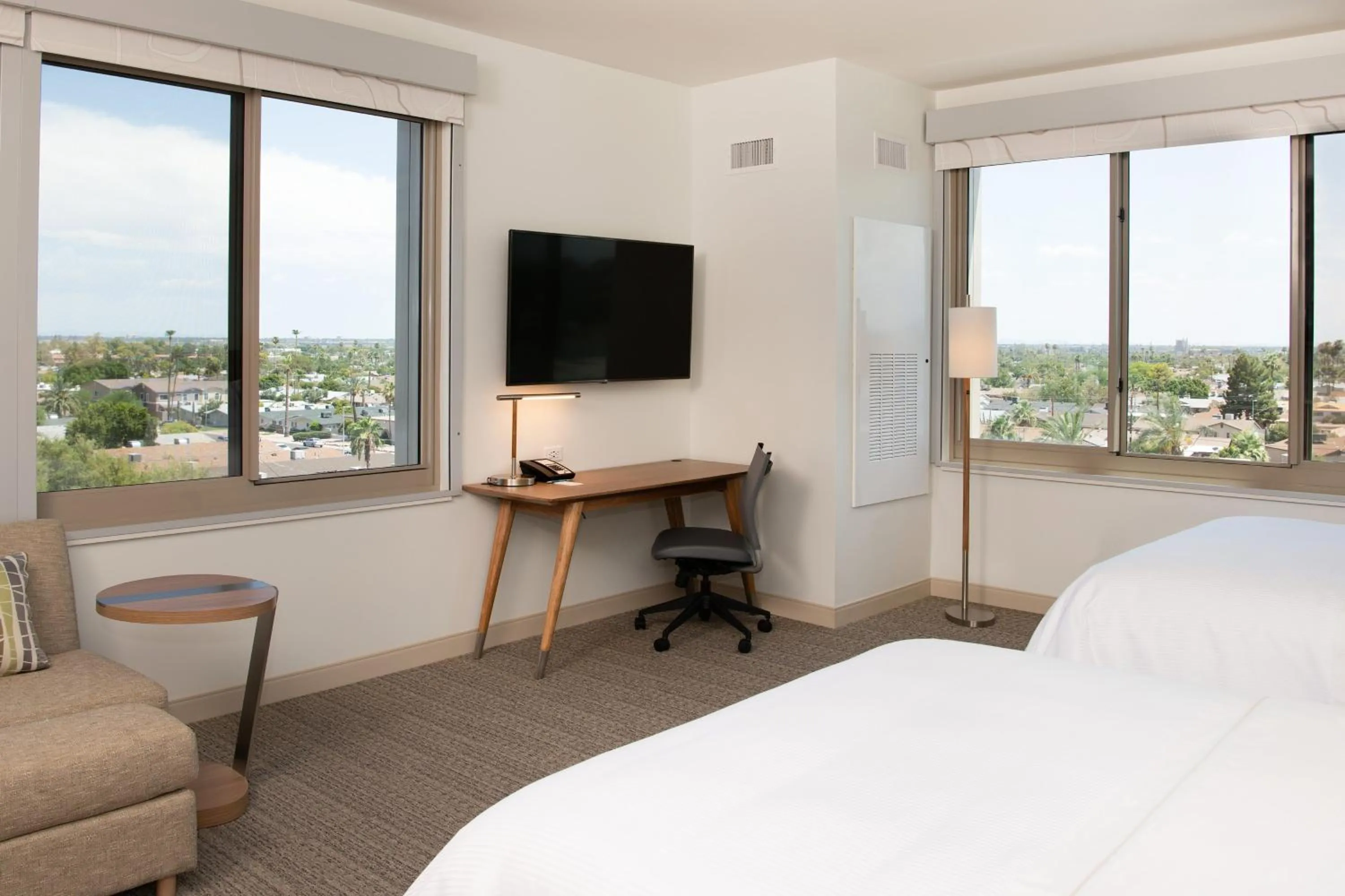 Photo of the whole room, Bed in Element Scottsdale at SkySong