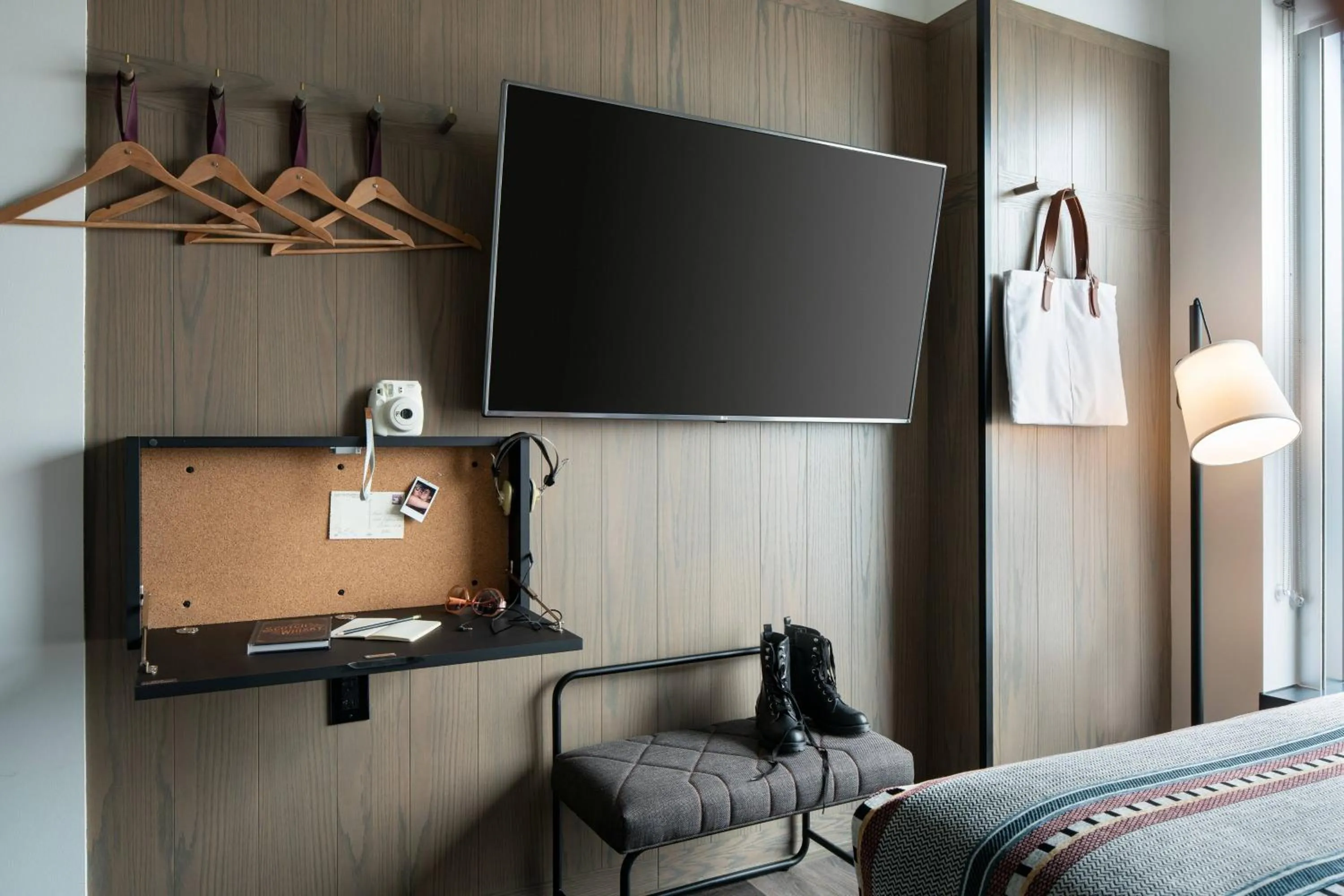 Photo of the whole room, Bed in Moxy Louisville Downtown