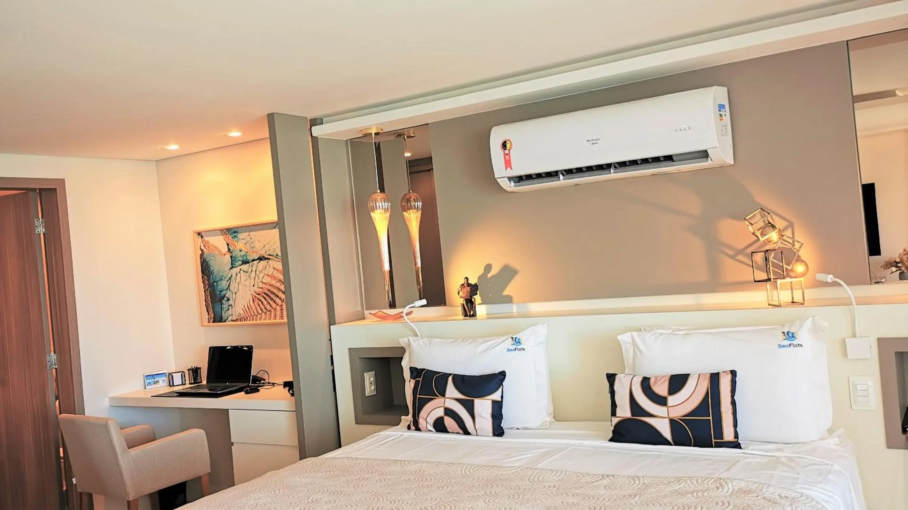 Bedroom, Bed in Seaflats Iate Plaza Hotel