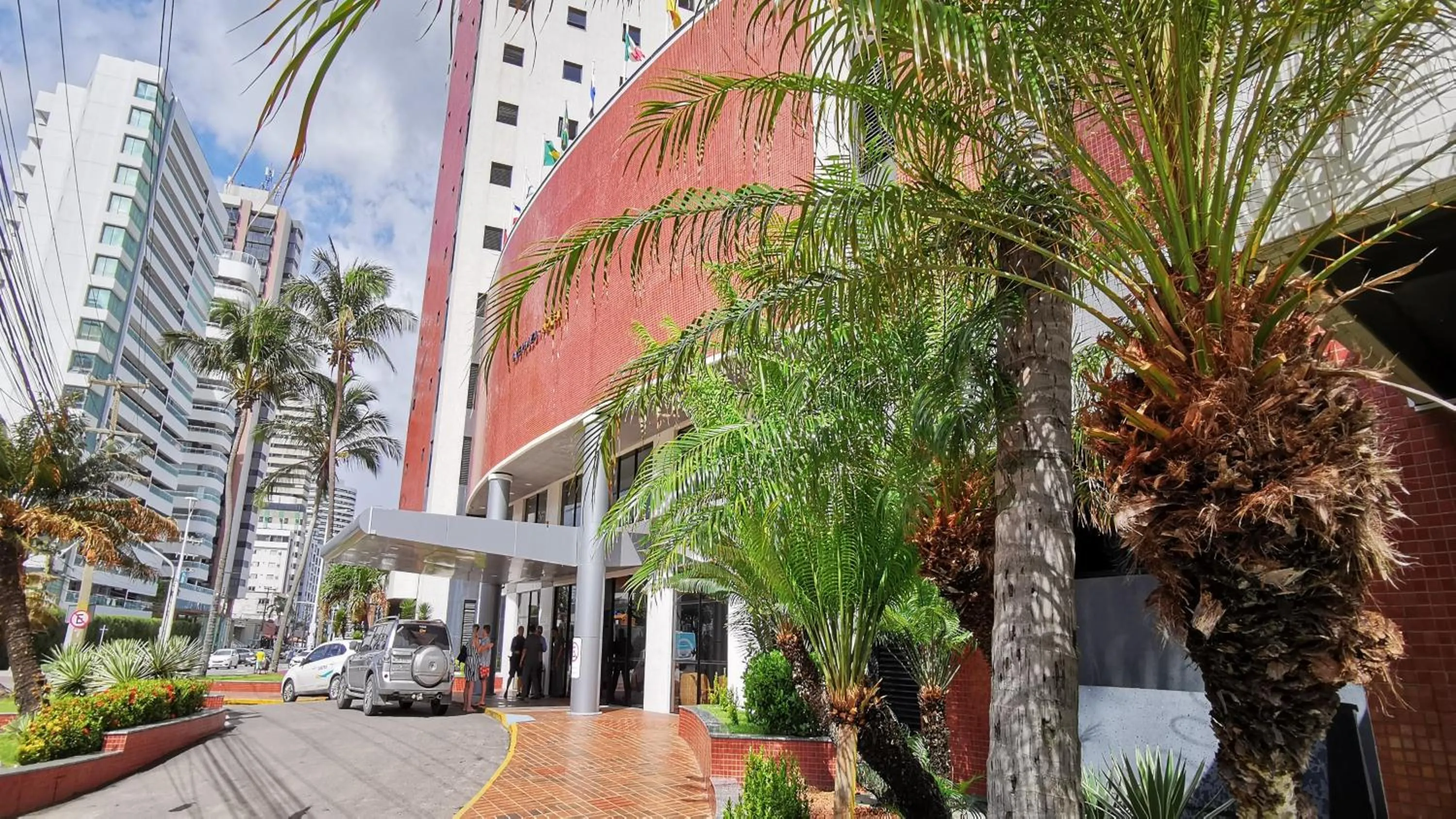 Facade/entrance in Seaflats Iate Plaza Hotel