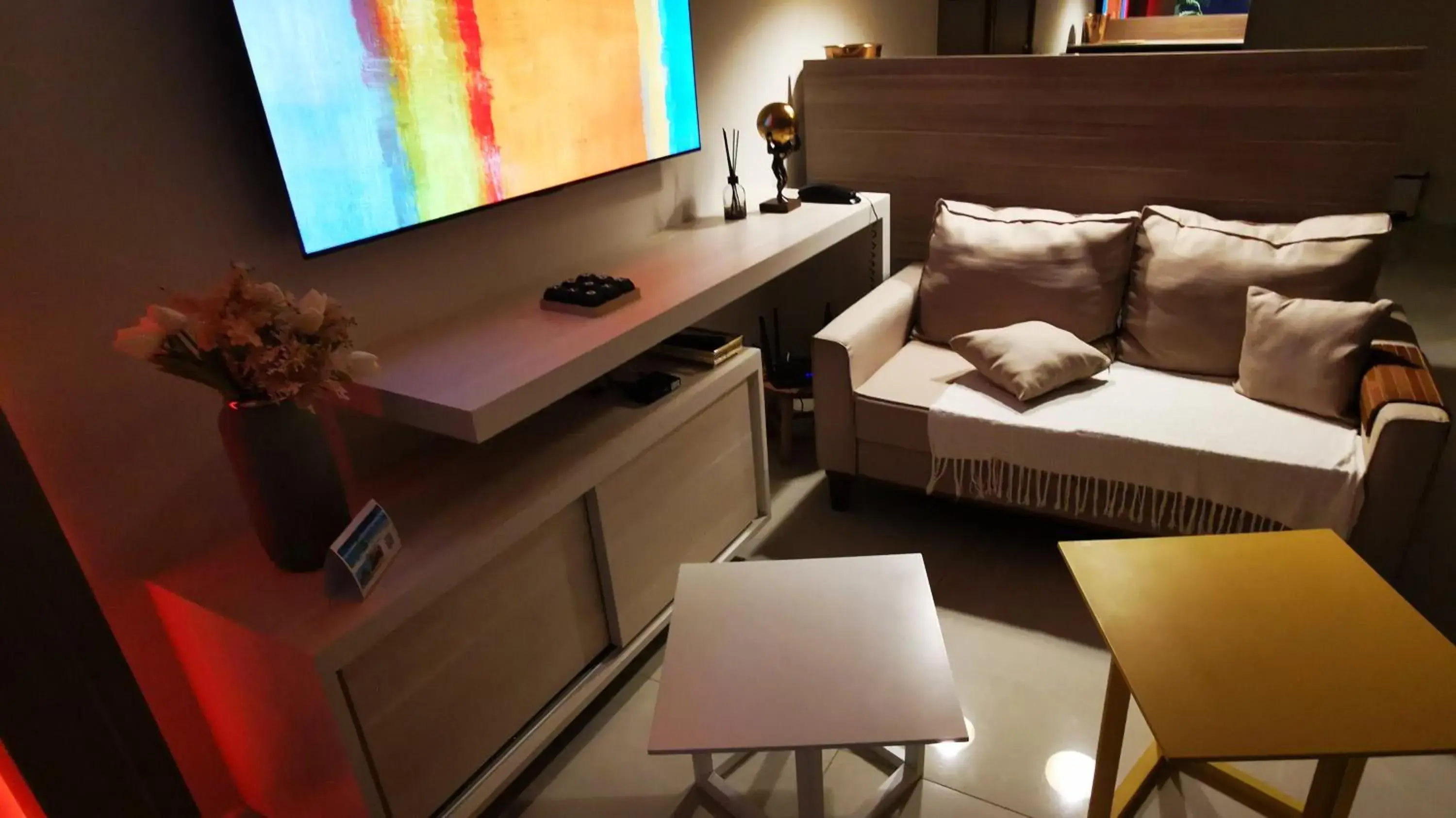 TV and multimedia in Seaflats Iate Plaza Hotel TV and multimedia in Seaflats Iate Plaza Hotel