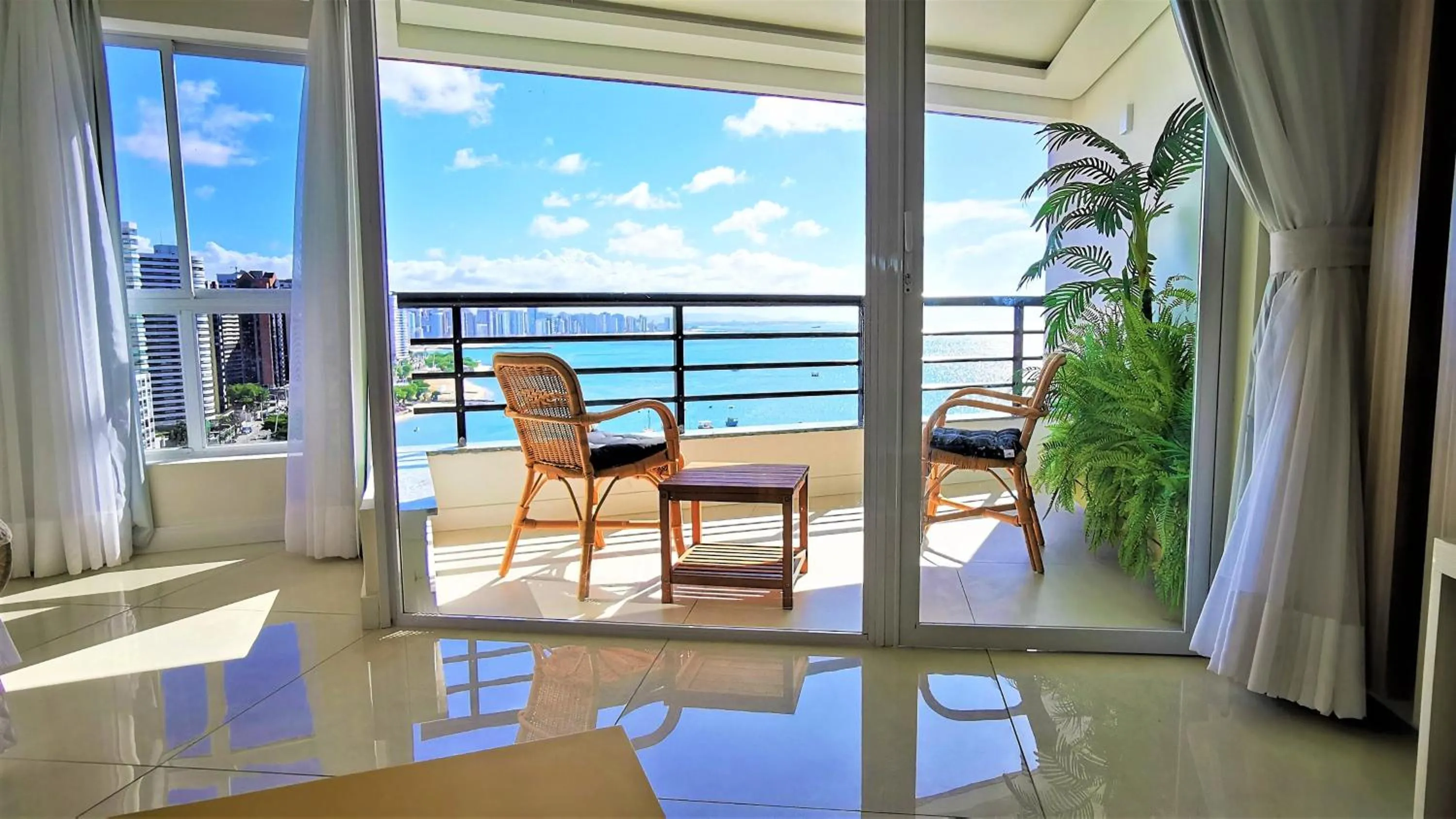 Patio in Seaflats Iate Plaza Hotel