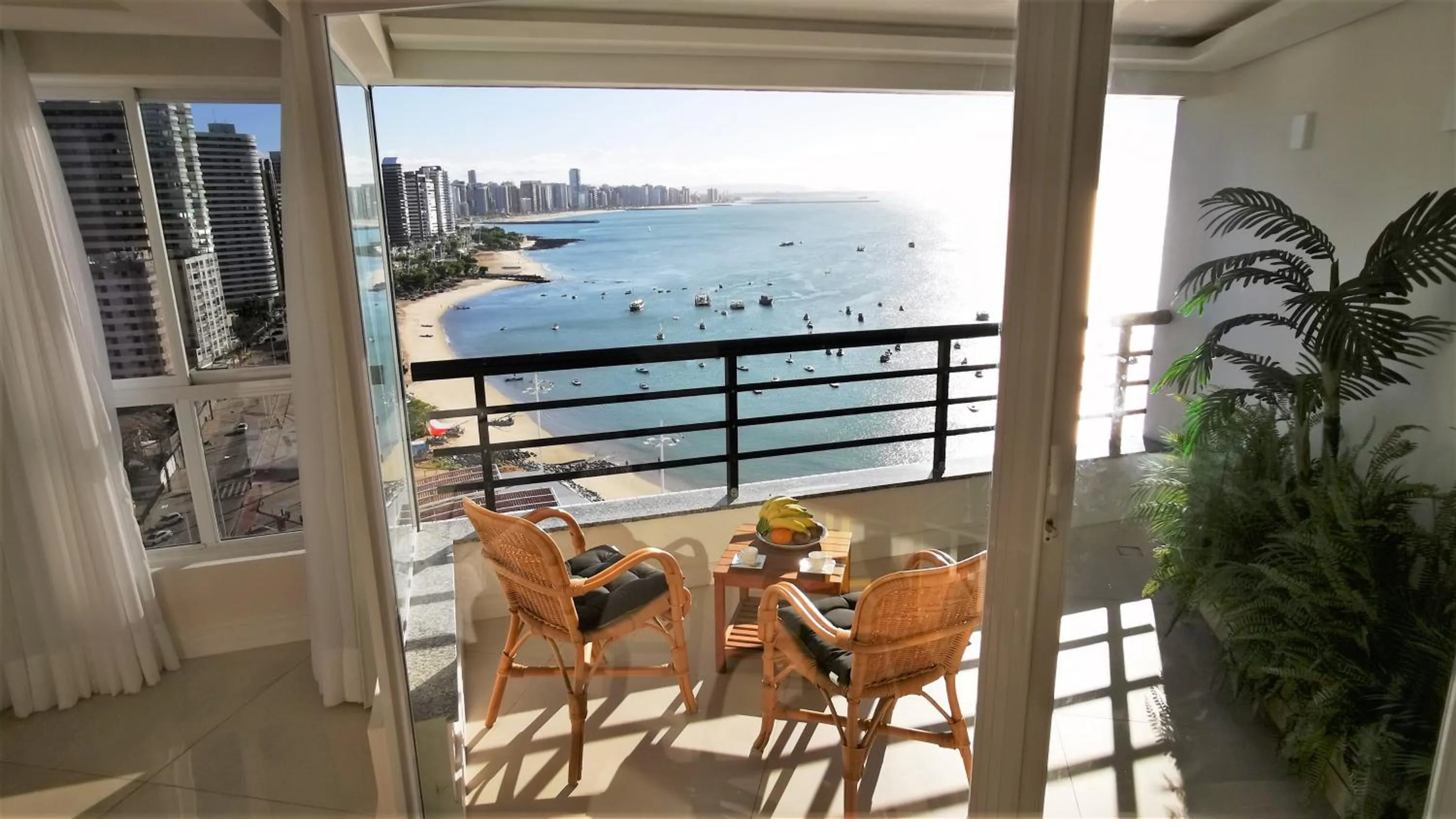 Patio in Seaflats Iate Plaza Hotel