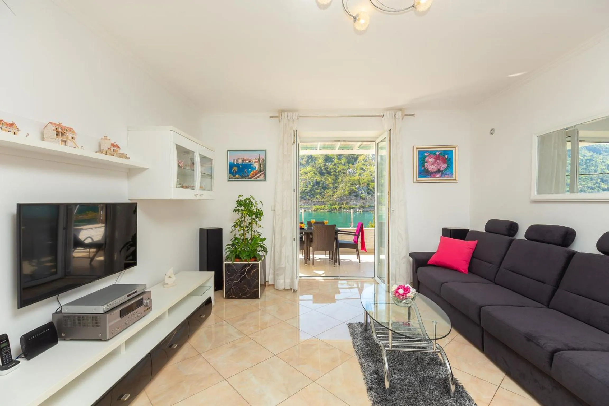 TV and multimedia in Hedera Estate, Hedera A24