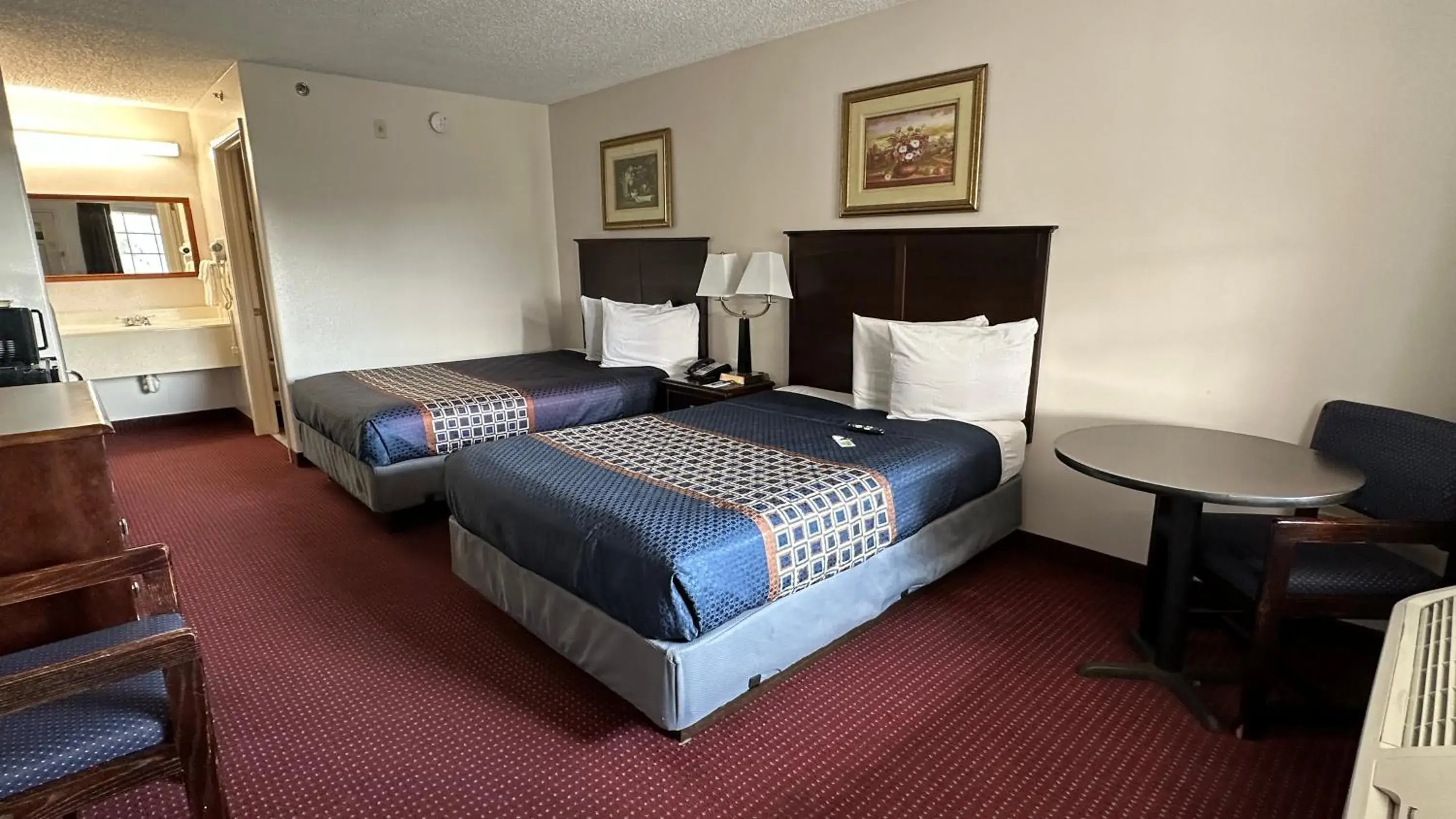 Double Room with Two Double Beds, Mobility Access and Bathtub with Grab Bars, Smoking in Carom Inn Denham Springs-BatonRouge Double Room with Two Double Beds, Mobility Access and Bathtub with Grab Bars, Smoking in Carom Inn Denham Springs-BatonRouge