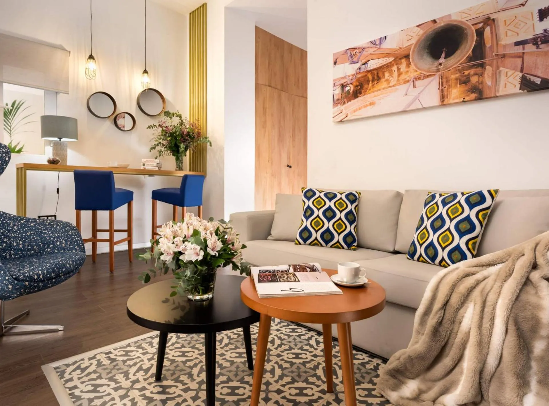 Living room in Casa Sevilla 1920 Suites by Época