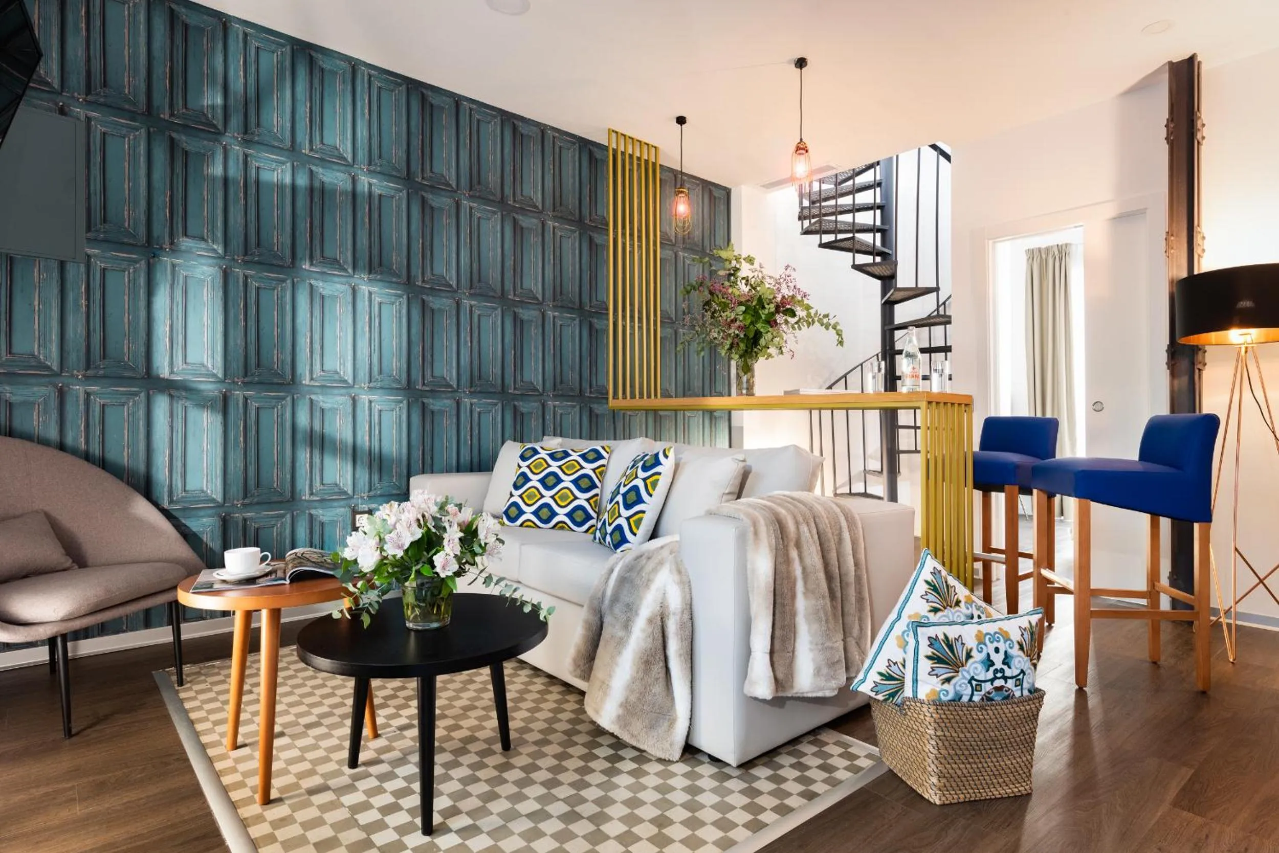 Living room in Casa Sevilla 1920 Suites by Época