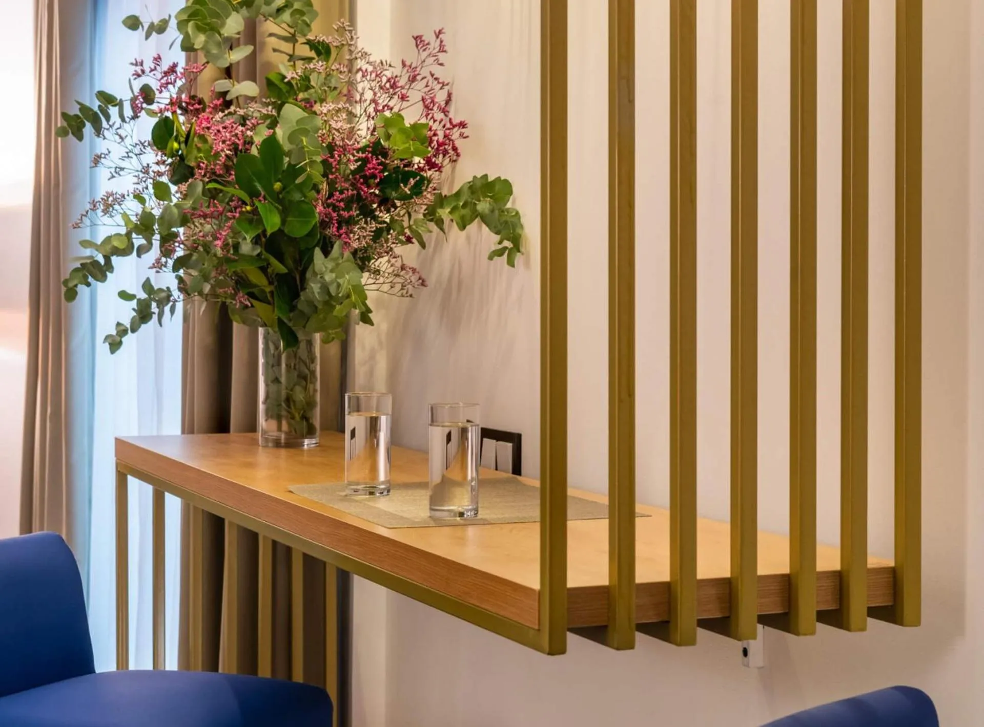 Living room in Casa Sevilla 1920 Suites by Época