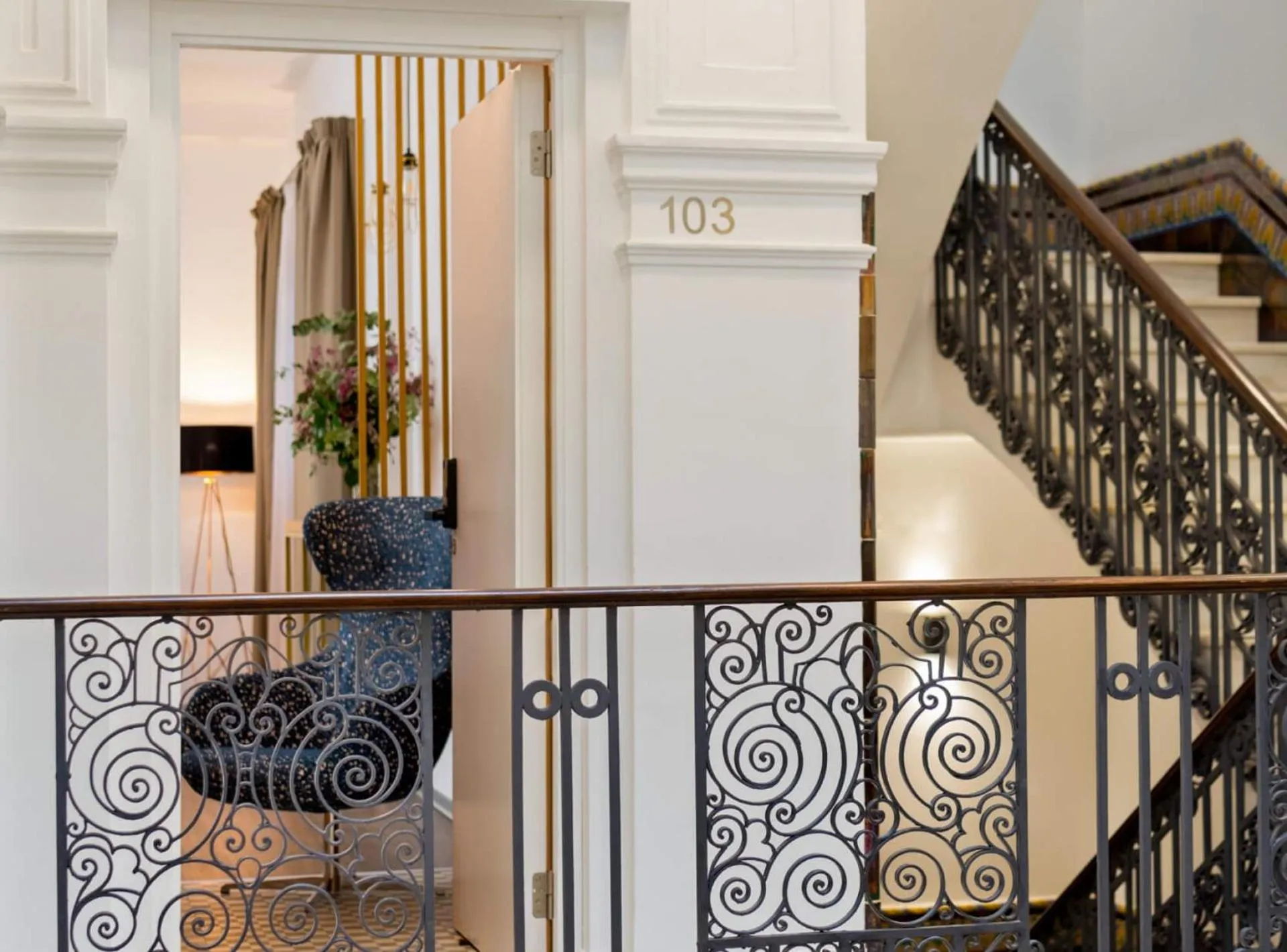 Lobby or reception in Casa Sevilla 1920 Suites by Época