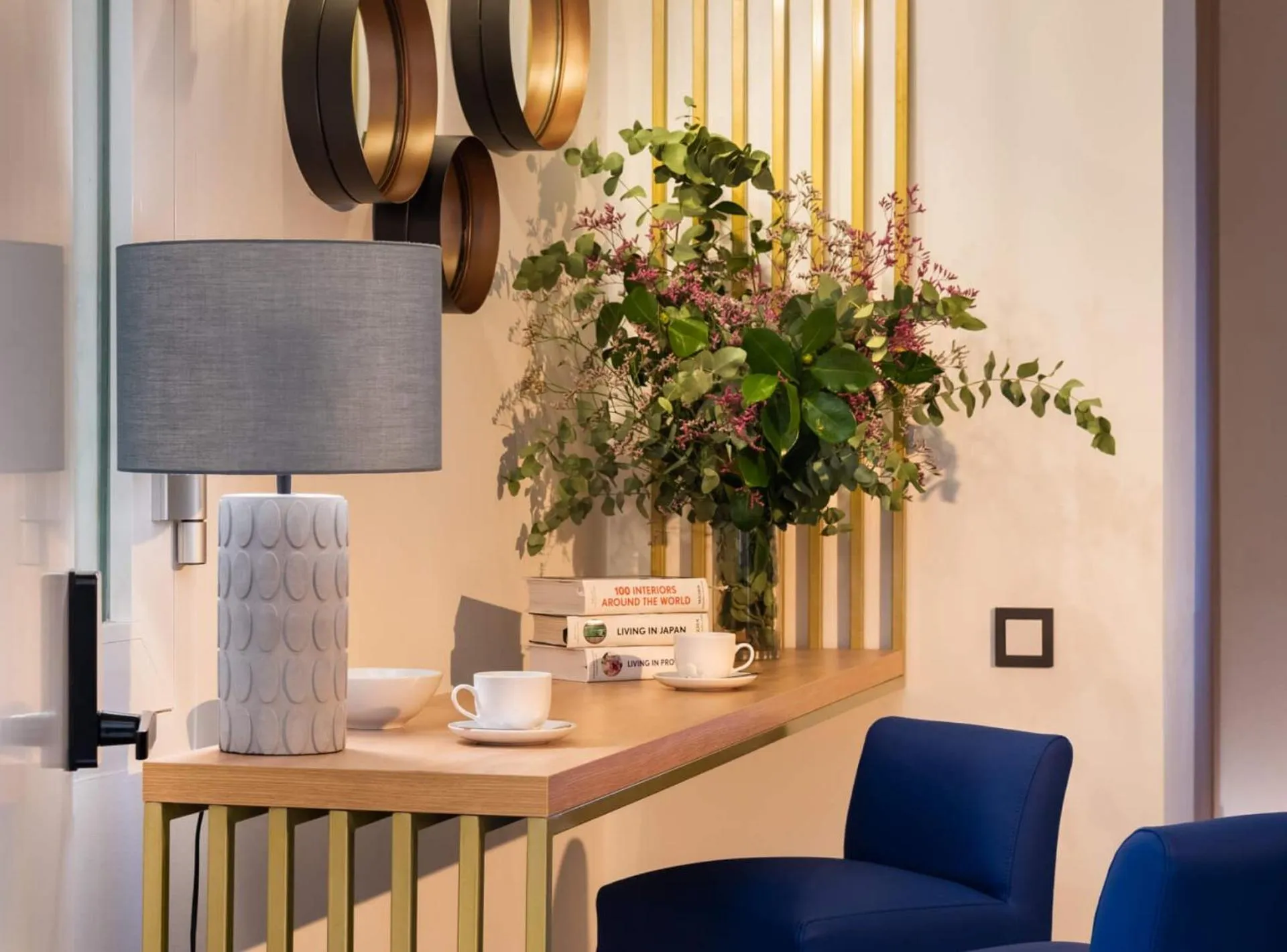 Living room in Casa Sevilla 1920 Suites by Época